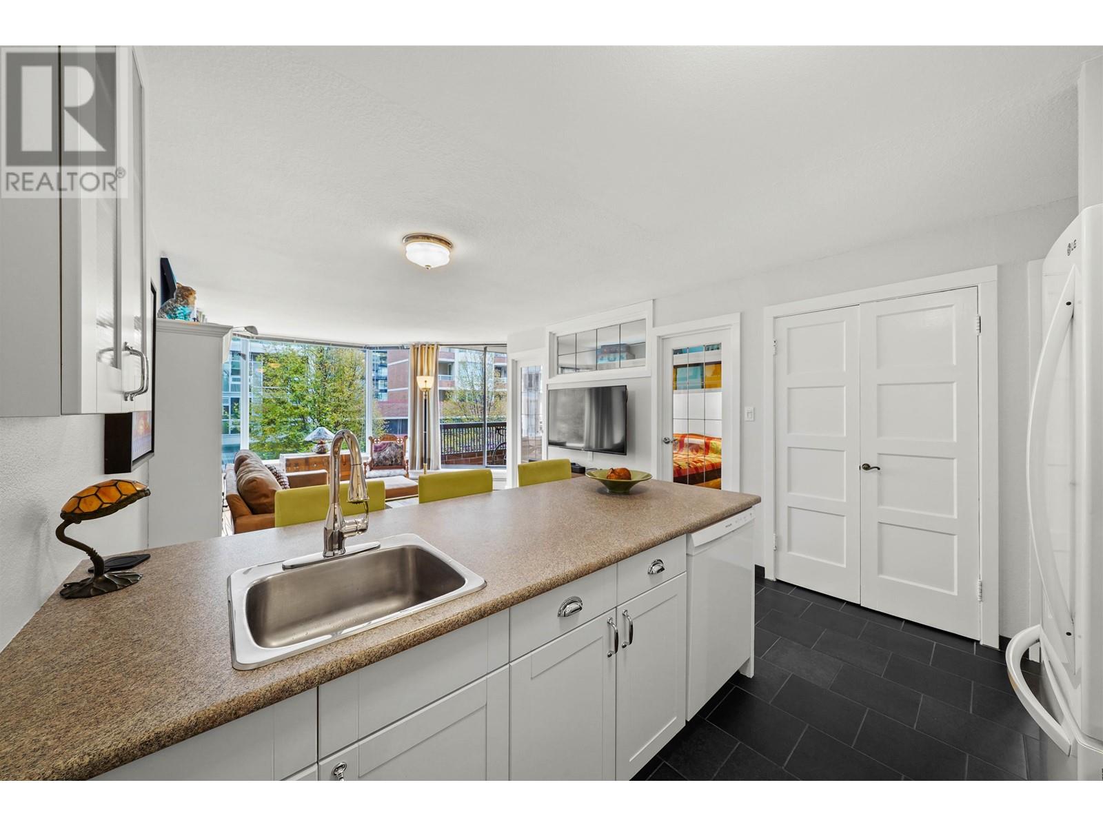 303 1333 Hornby Street, Vancouver, British Columbia  V6Z 2C1 - Photo 10 - R2829905