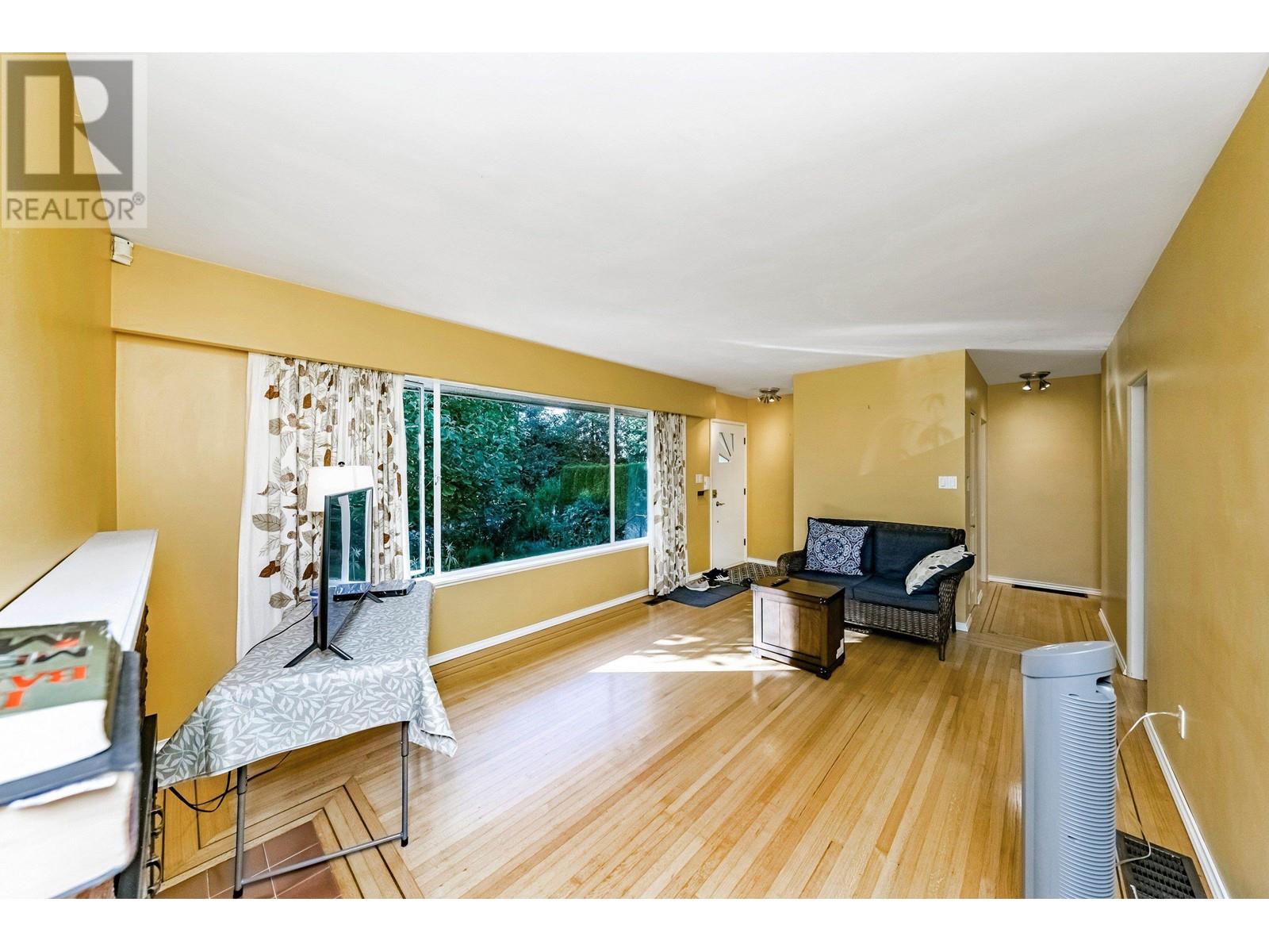 8408 17 Avenue, Burnaby, British Columbia  V3N 1N2 - Photo 8 - R2829627