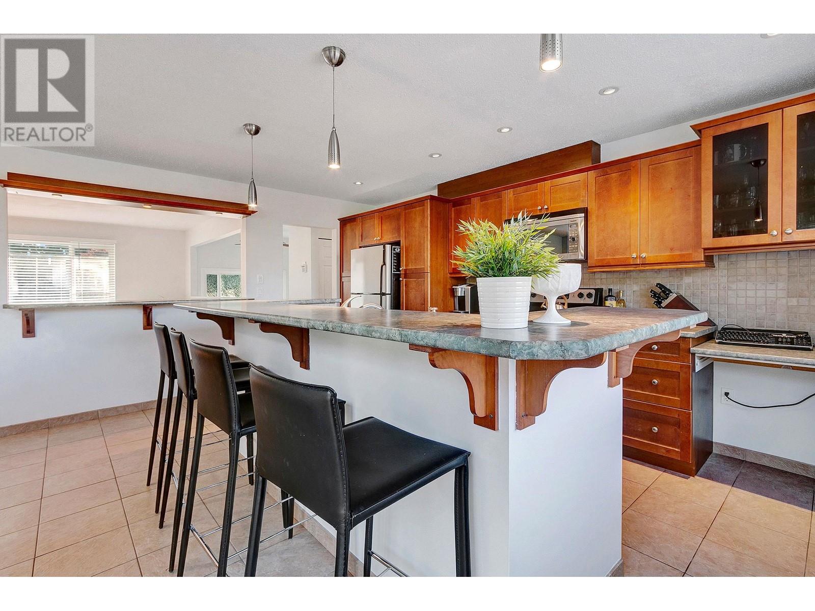 21203 123 Avenue, Maple Ridge, British Columbia  V2X 8L7 - Photo 2 - R2825901