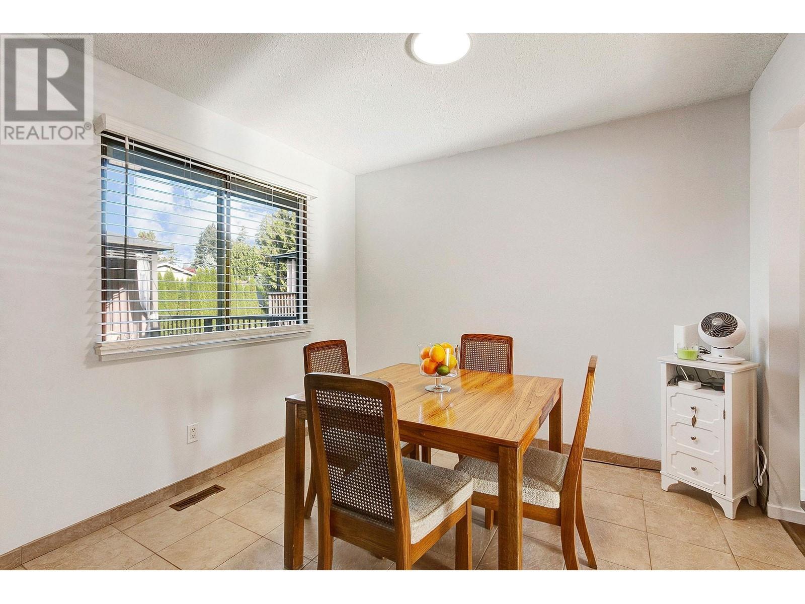 21203 123 Avenue, Maple Ridge, British Columbia  V2X 8L7 - Photo 11 - R2825901