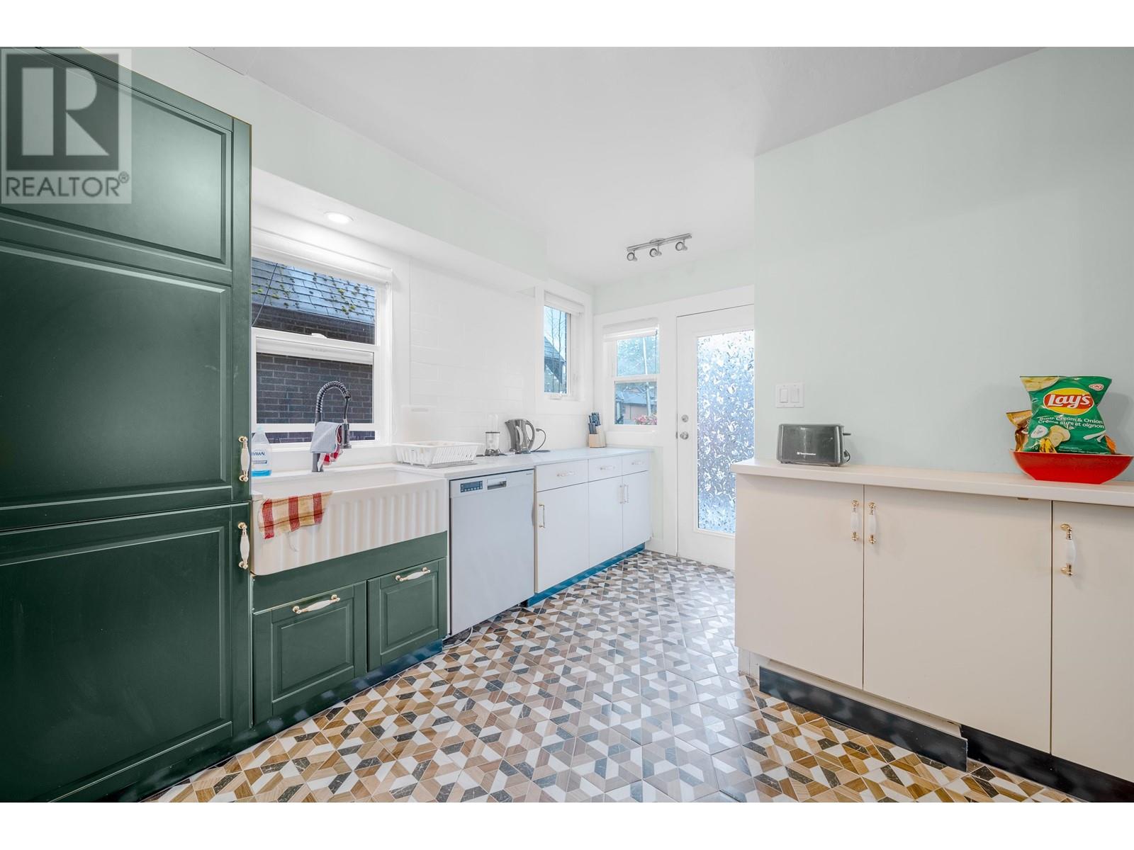 4694 W 8th Avenue, Vancouver, British Columbia  V6R 2A7 - Photo 13 - R2829776