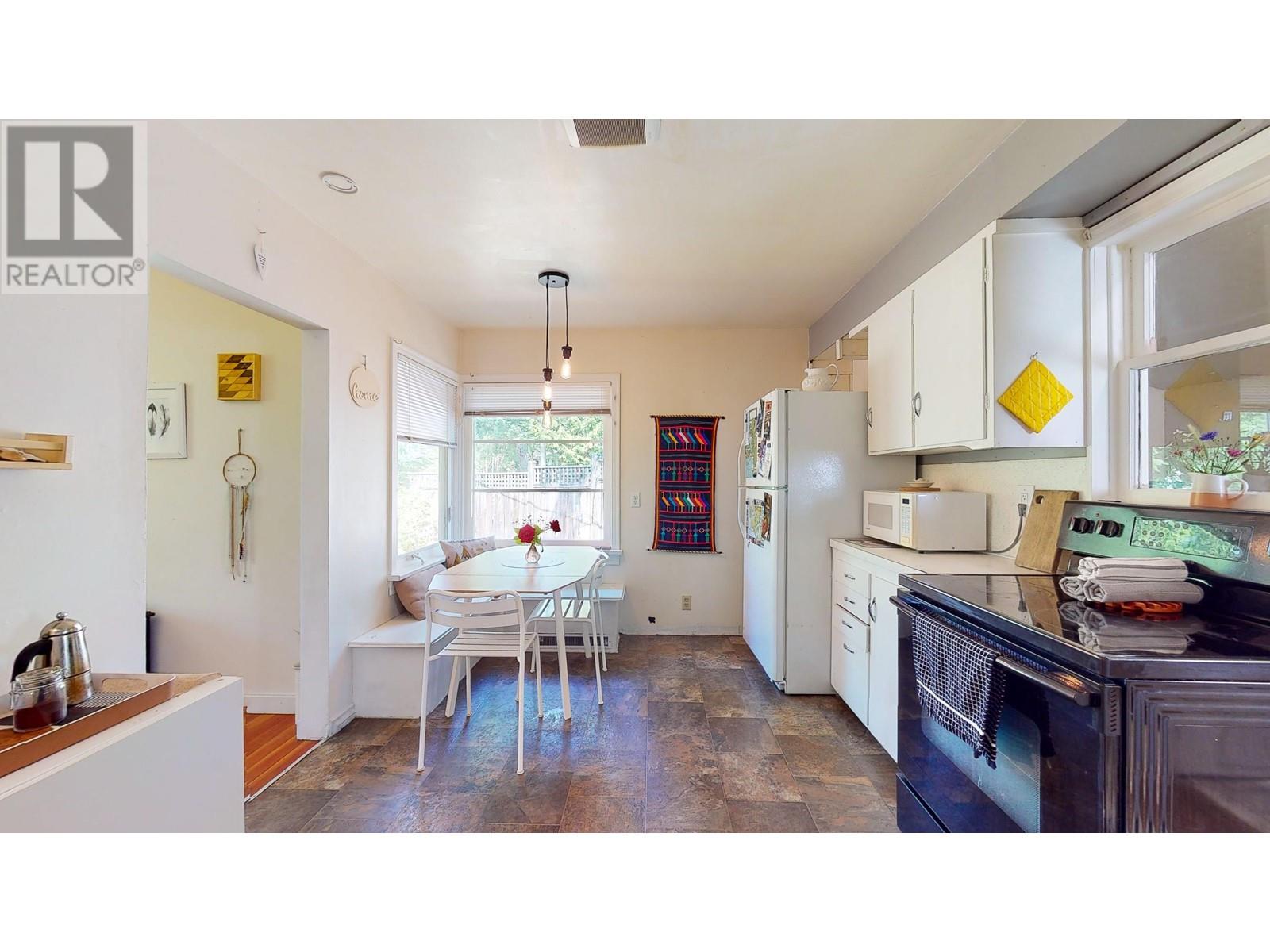 5724 E Porpoise Bay Road, Sechelt, British Columbia  V0N 3A3 - Photo 10 - R2830006