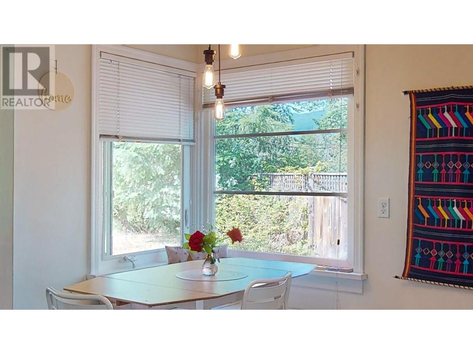 5724 E Porpoise Bay Road, Sechelt, British Columbia  V0N 3A3 - Photo 11 - R2830006