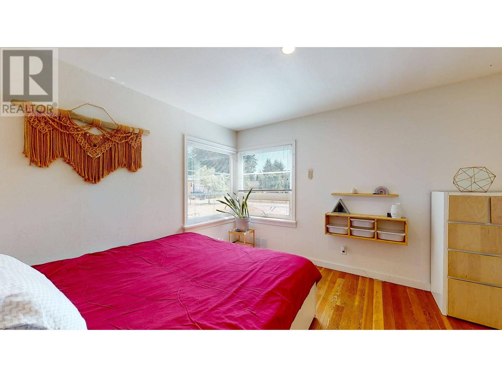 5724 E Porpoise Bay Road, Sechelt, British Columbia  V0N 3A3 - Photo 13 - R2830006