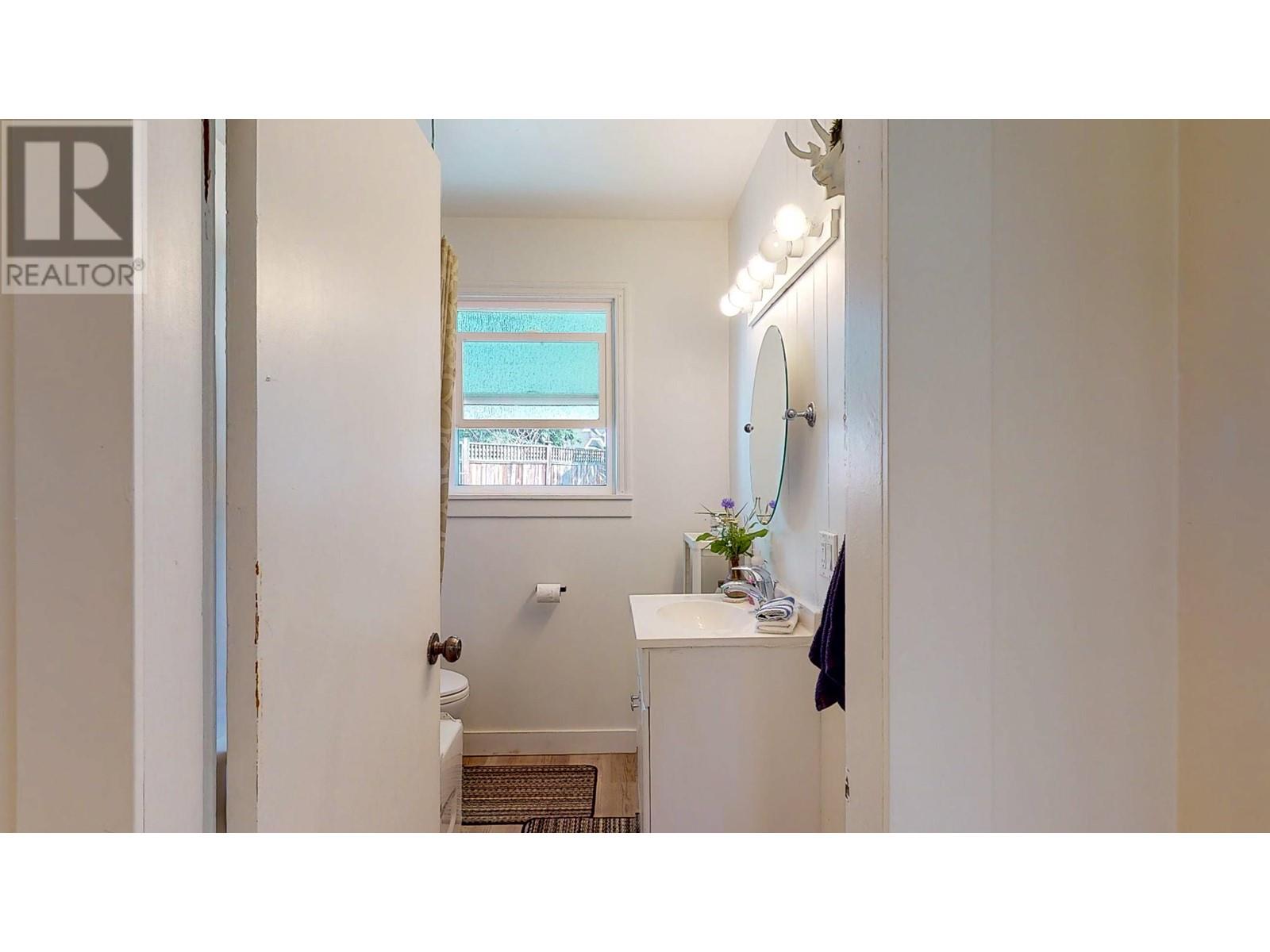 5724 E Porpoise Bay Road, Sechelt, British Columbia  V0N 3A3 - Photo 14 - R2830006