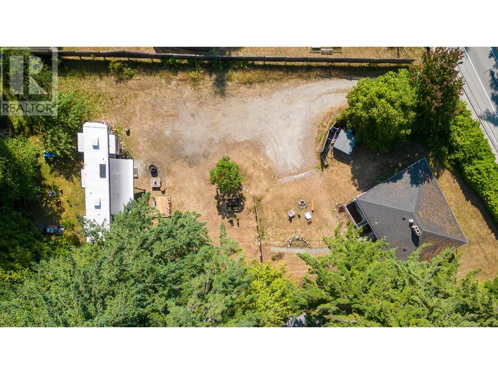 5724 E Porpoise Bay Road, Sechelt, British Columbia  V0N 3A3 - Photo 3 - R2830006