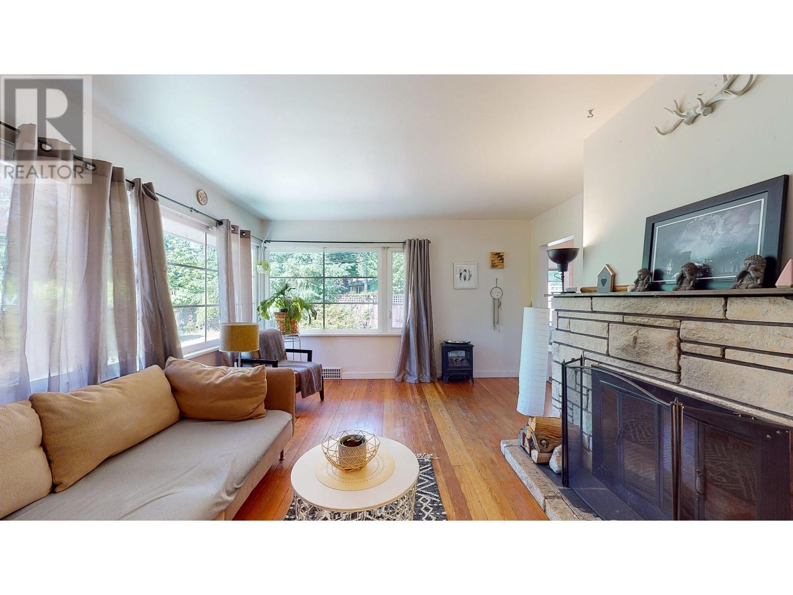 5724 E Porpoise Bay Road, Sechelt, British Columbia  V0N 3A3 - Photo 6 - R2830006
