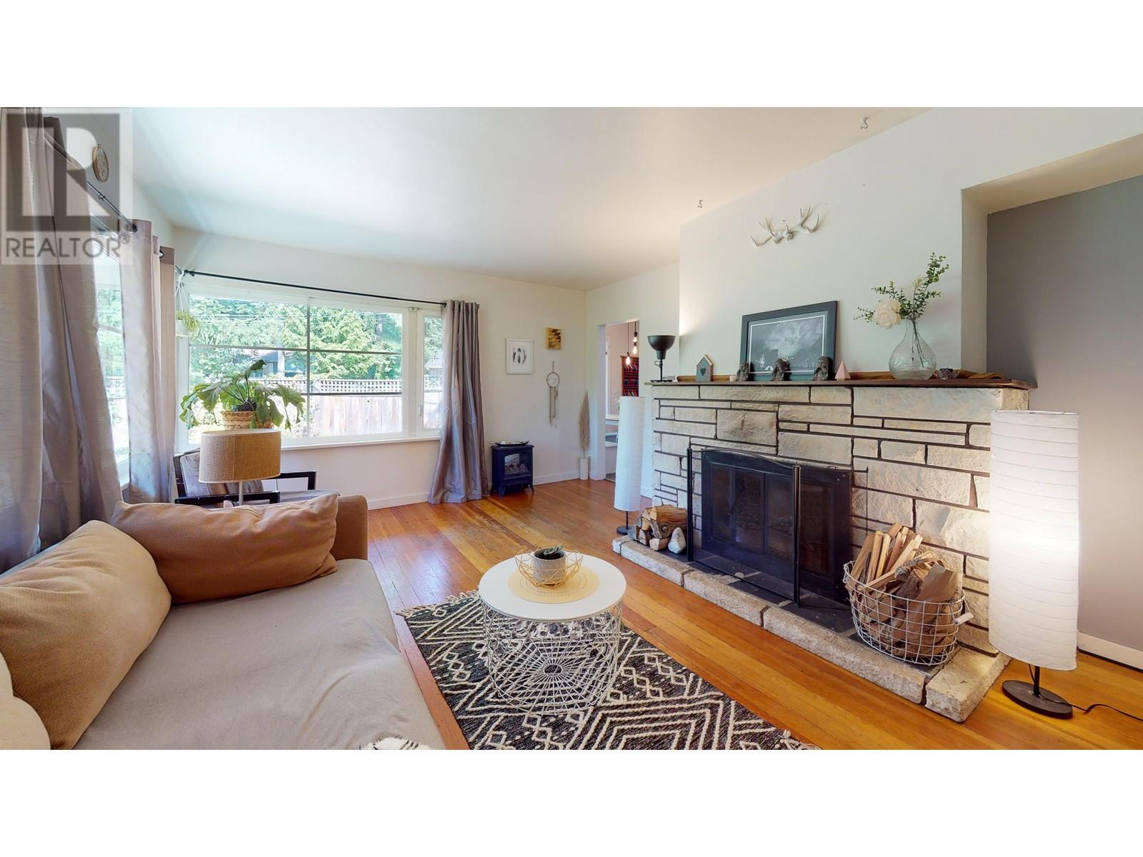 5724 E Porpoise Bay Road, Sechelt, British Columbia  V0N 3A3 - Photo 7 - R2830006
