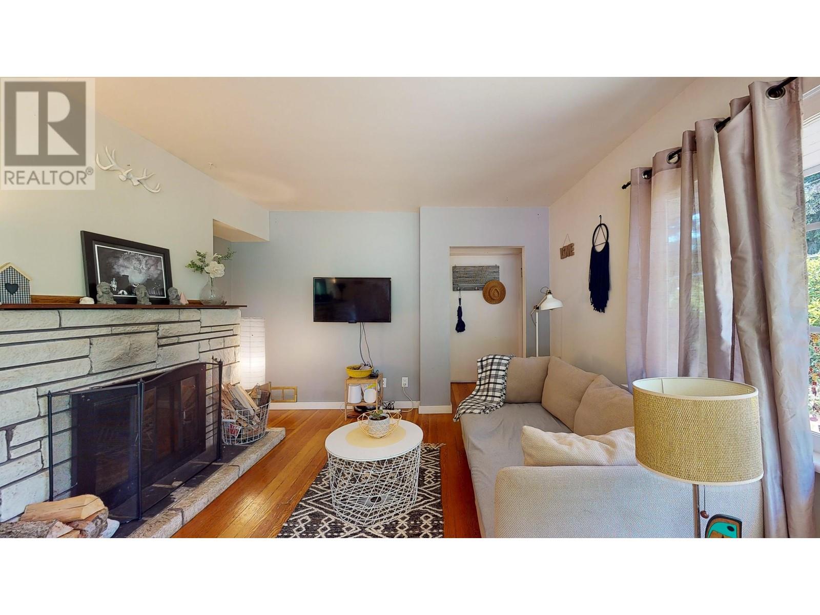 5724 E Porpoise Bay Road, Sechelt, British Columbia  V0N 3A3 - Photo 8 - R2830006