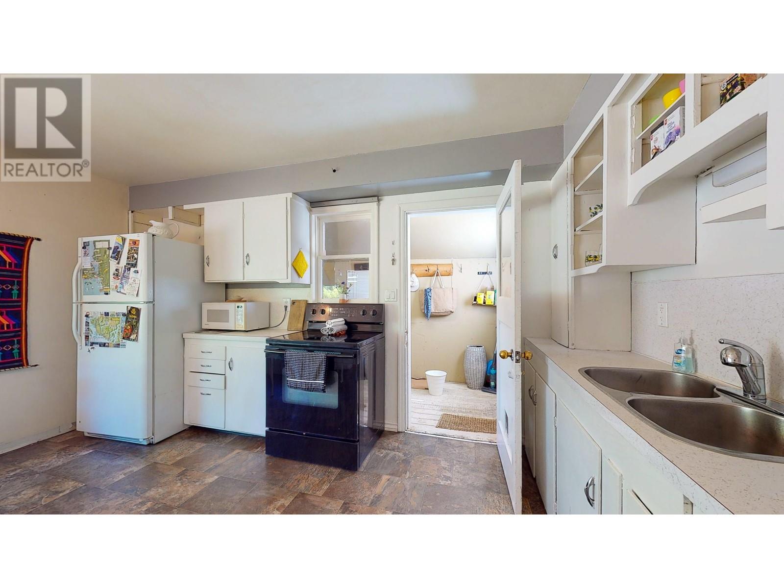5724 E Porpoise Bay Road, Sechelt, British Columbia  V0N 3A3 - Photo 9 - R2830006