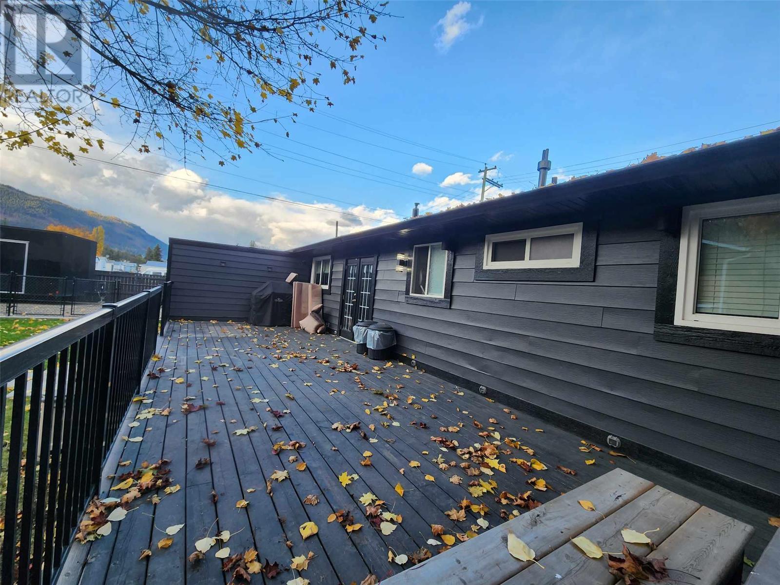 2290 Park Avenue, Lumby, British Columbia  V0E 2G0 - Photo 21 - 10287538