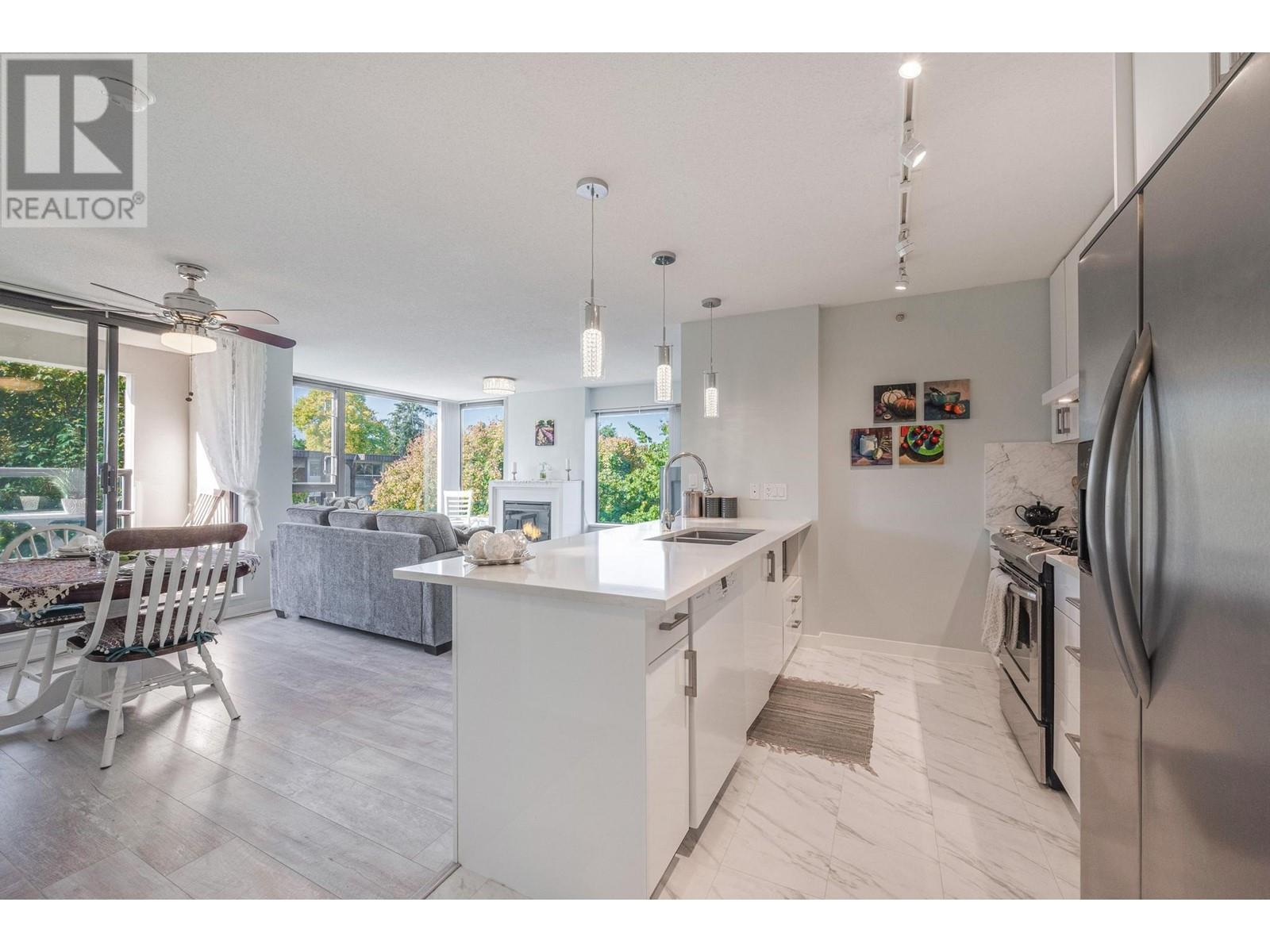203 7088 Salisbury Avenue, Burnaby, British Columbia  V5E 0A4 - Photo 2 - R2828906