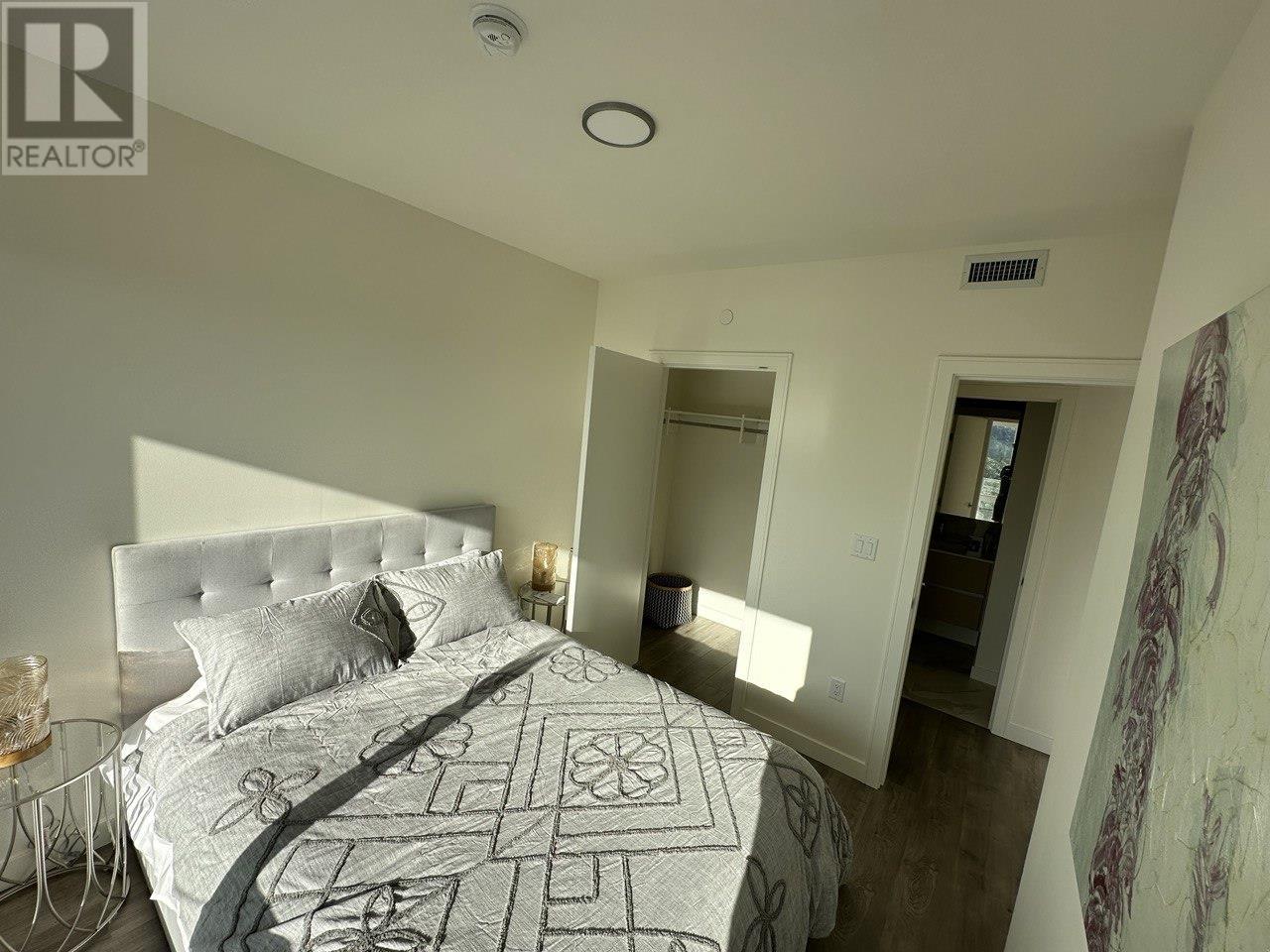 1407 200 Klahanie Court, West Vancouver, British Columbia  V7P 0E4 - Photo 3 - R2830036
