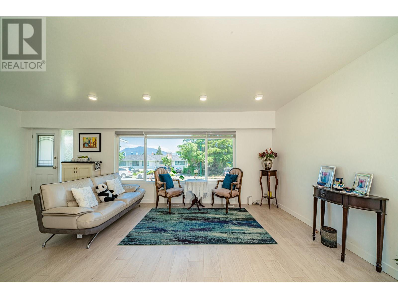 4194 Cherrywood Crescent, Burnaby, British Columbia  V5G 2S1 - Photo 5 - R2830013