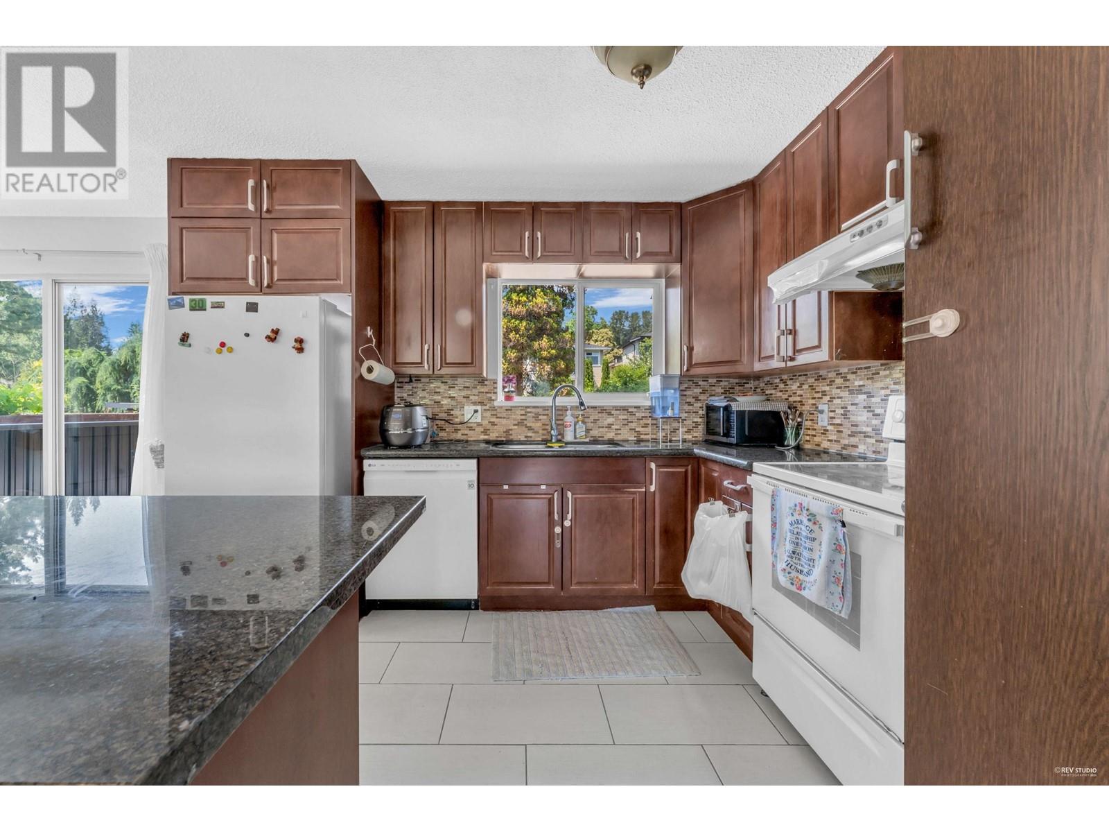 488 W Kings Road, North Vancouver, British Columbia  V7N 2M3 - Photo 12 - R2830045