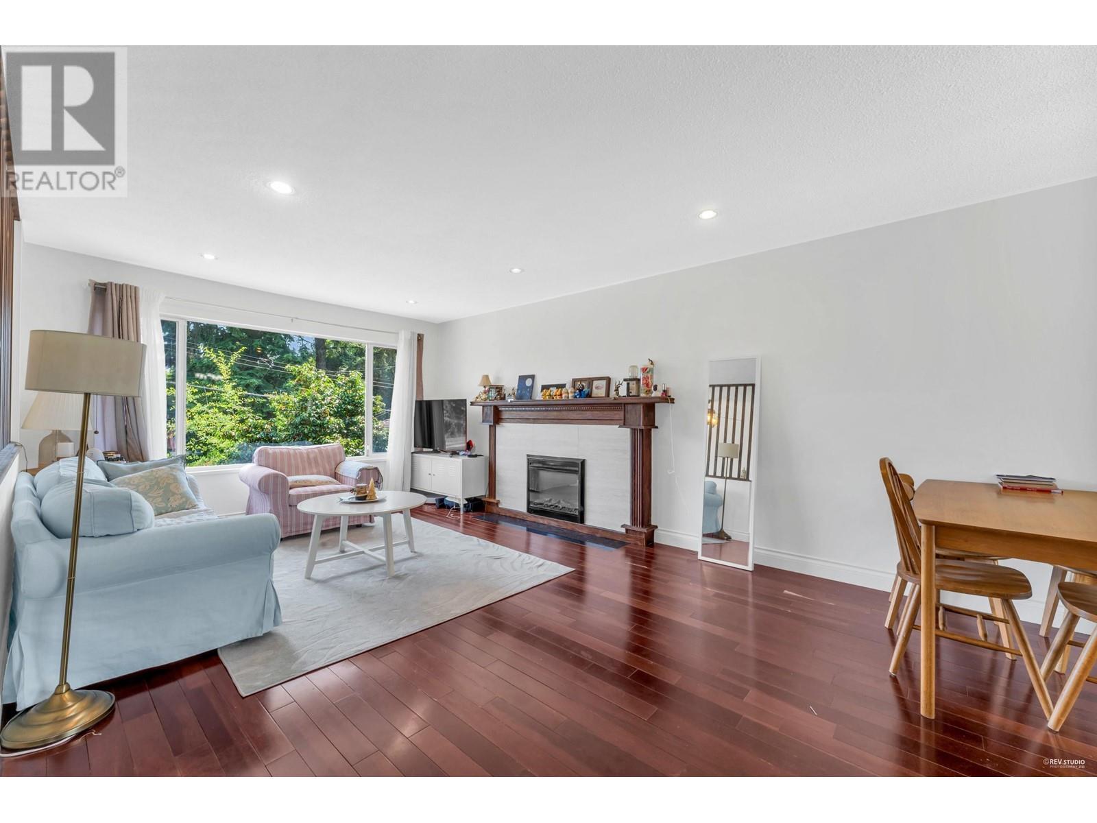 488 W Kings Road, North Vancouver, British Columbia  V7N 2M3 - Photo 2 - R2830045