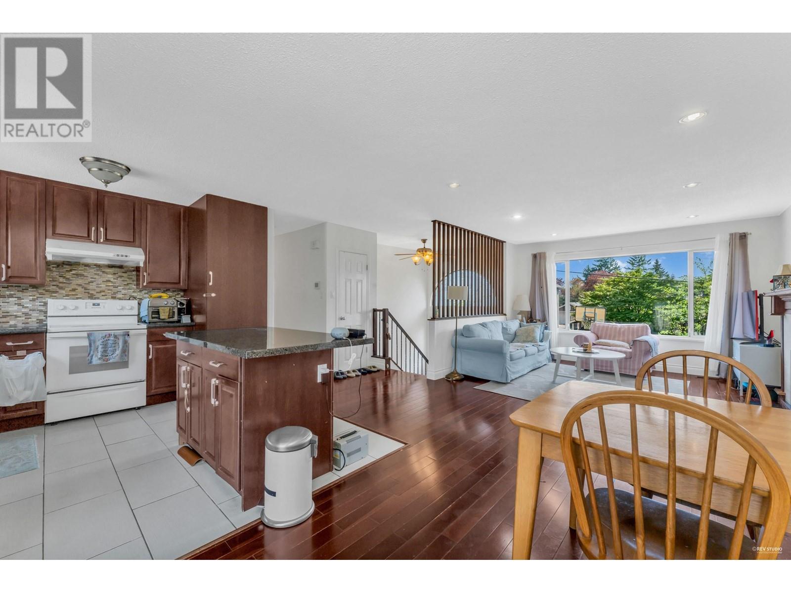 488 W Kings Road, North Vancouver, British Columbia  V7N 2M3 - Photo 4 - R2830045