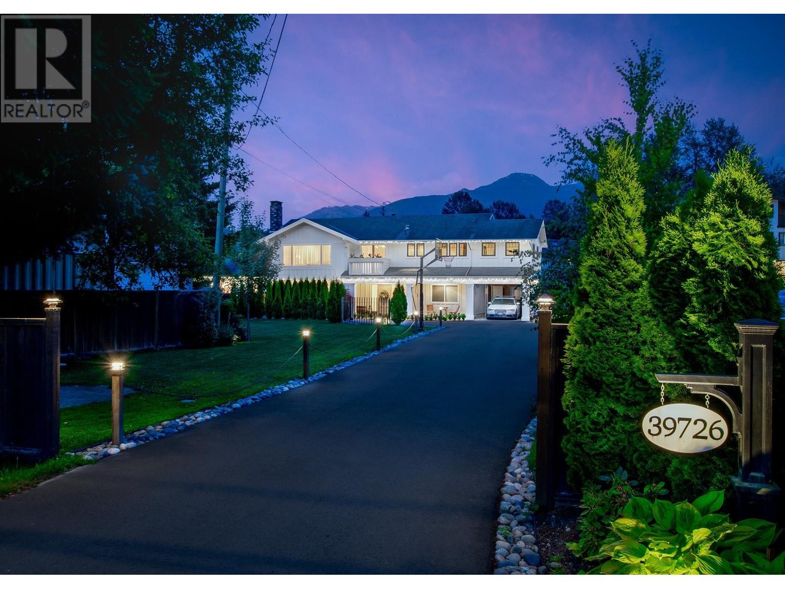 39726 Government Road, Squamish, British Columbia  V8B 0G3 - Photo 1 - R2818147