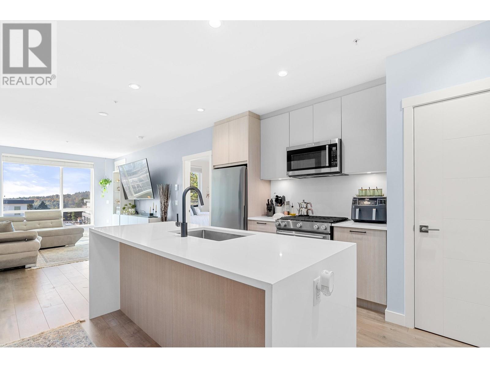 511 707 Como Lake Avenue, Coquitlam, British Columbia  V3J 0J5 - Photo 2 - R2830064