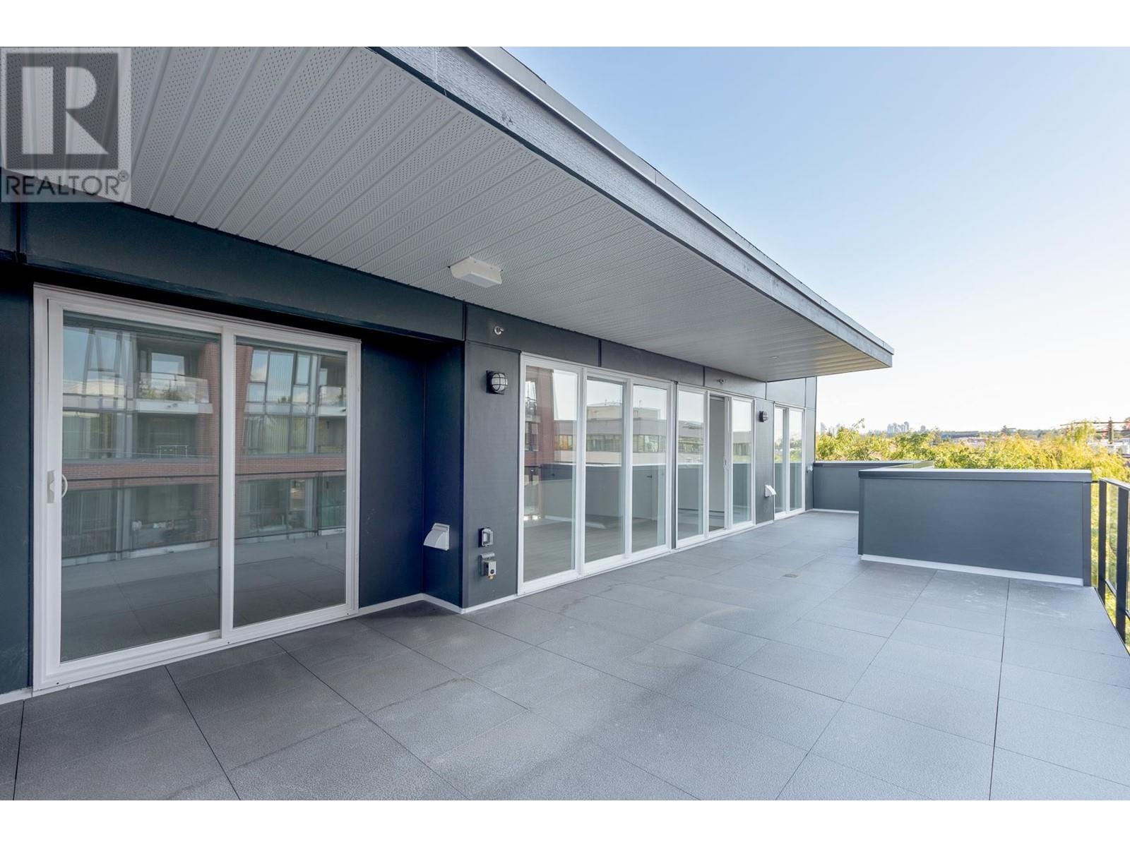 404 2688 Duke Street, Vancouver, British Columbia  V5R 4S9 - Photo 2 - R2814318