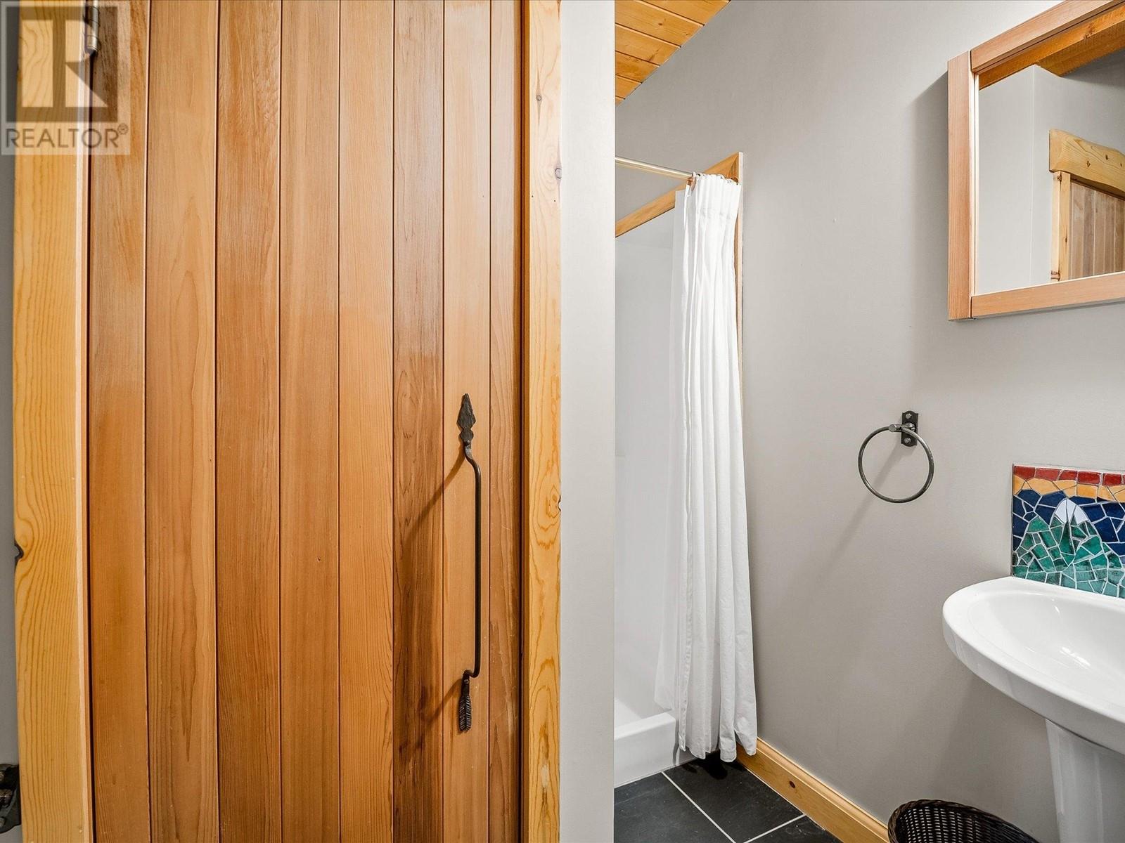 8404 Mountainview Drive, Whistler, British Columbia  V8E 0G3 - Photo 18 - R2828497