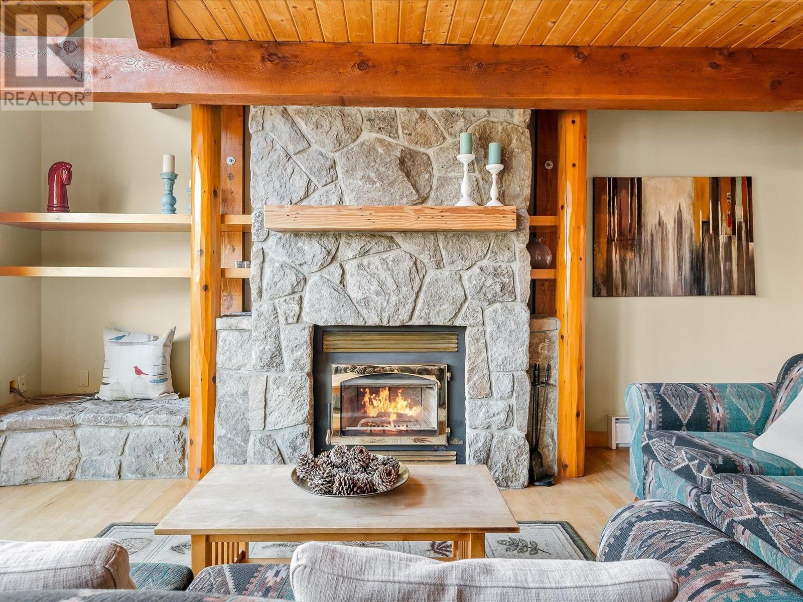 8404 Mountainview Drive, Whistler, British Columbia  V8E 0G3 - Photo 4 - R2828497