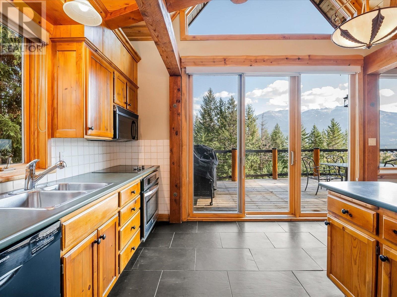 8404 Mountainview Drive, Whistler, British Columbia  V8E 0G3 - Photo 8 - R2828497