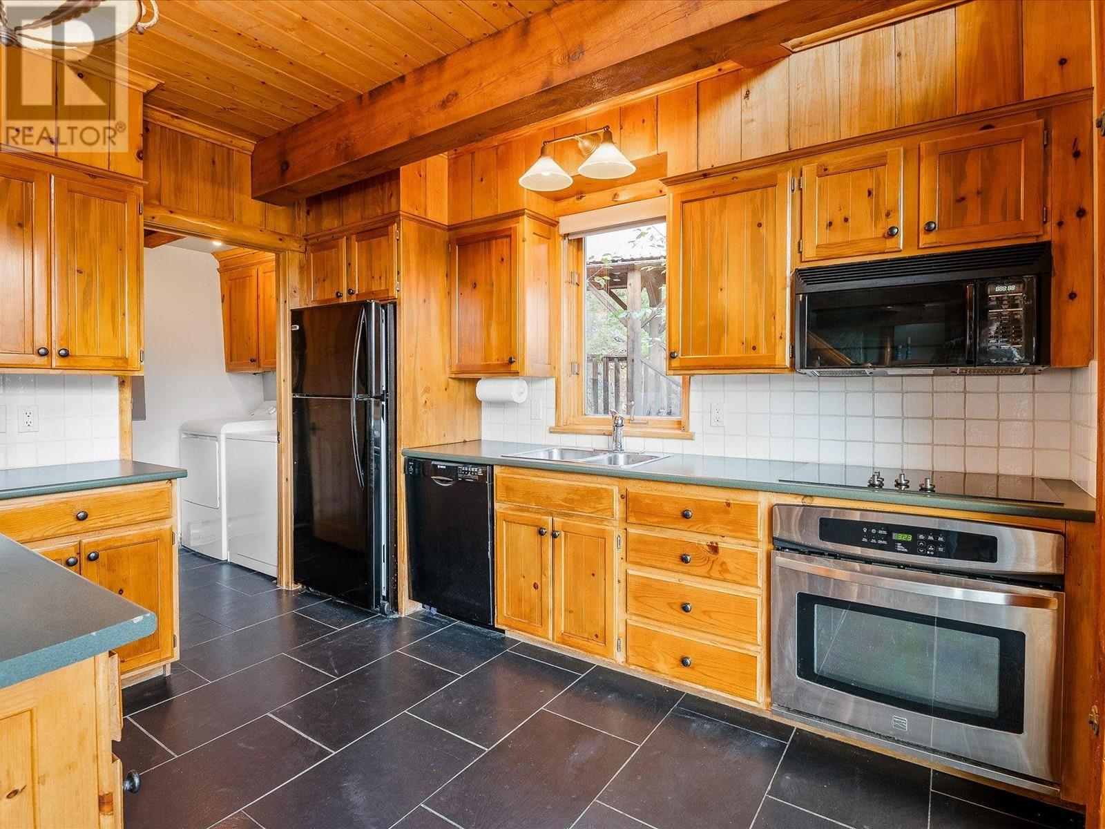 8404 Mountainview Drive, Whistler, British Columbia  V8E 0G3 - Photo 10 - R2828497