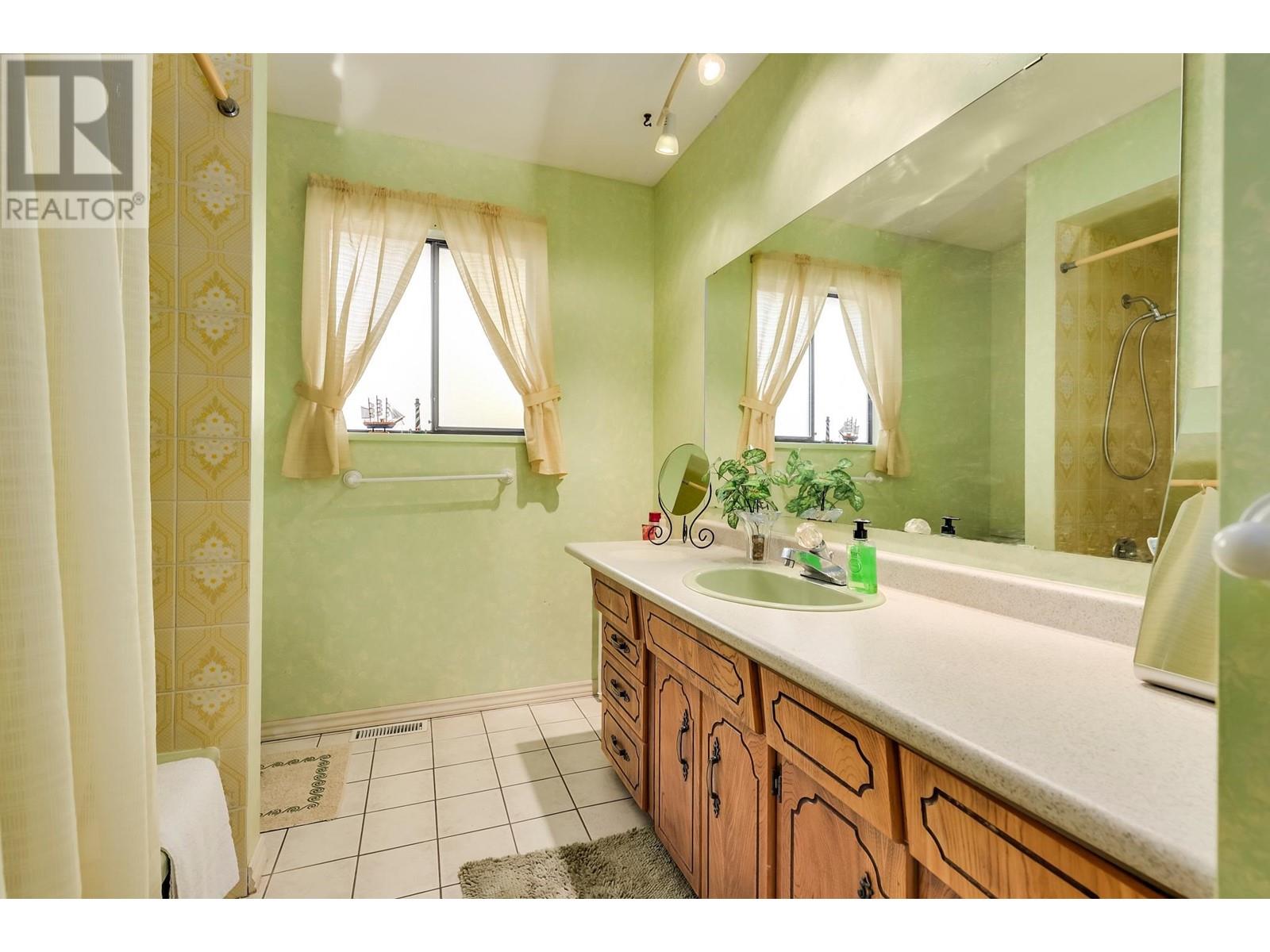 9 Darney Bay, Port Moody, British Columbia  V3H 3T9 - Photo 19 - R2829820