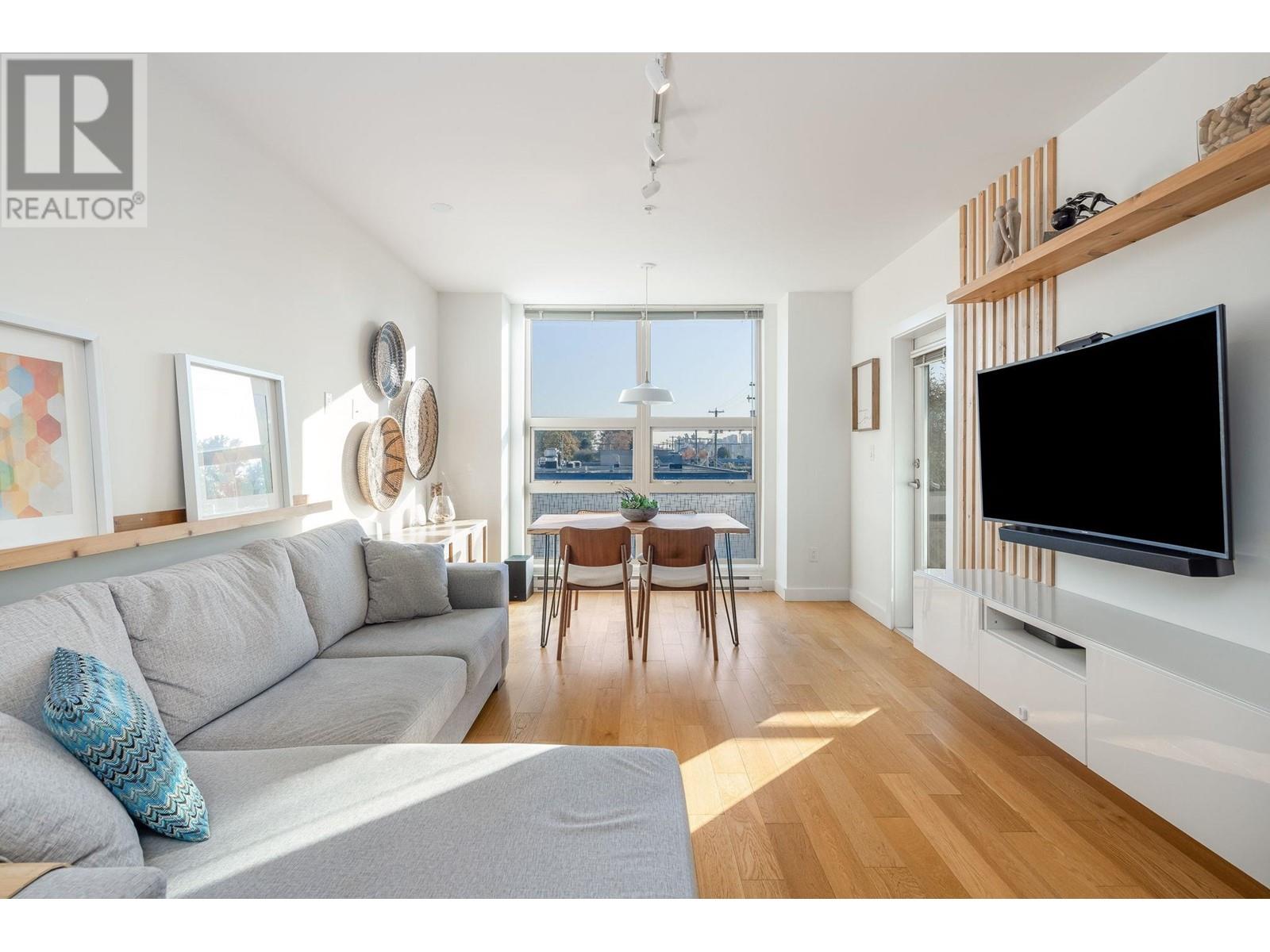 211 1182 W 16TH STREET, north vancouver, British Columbia