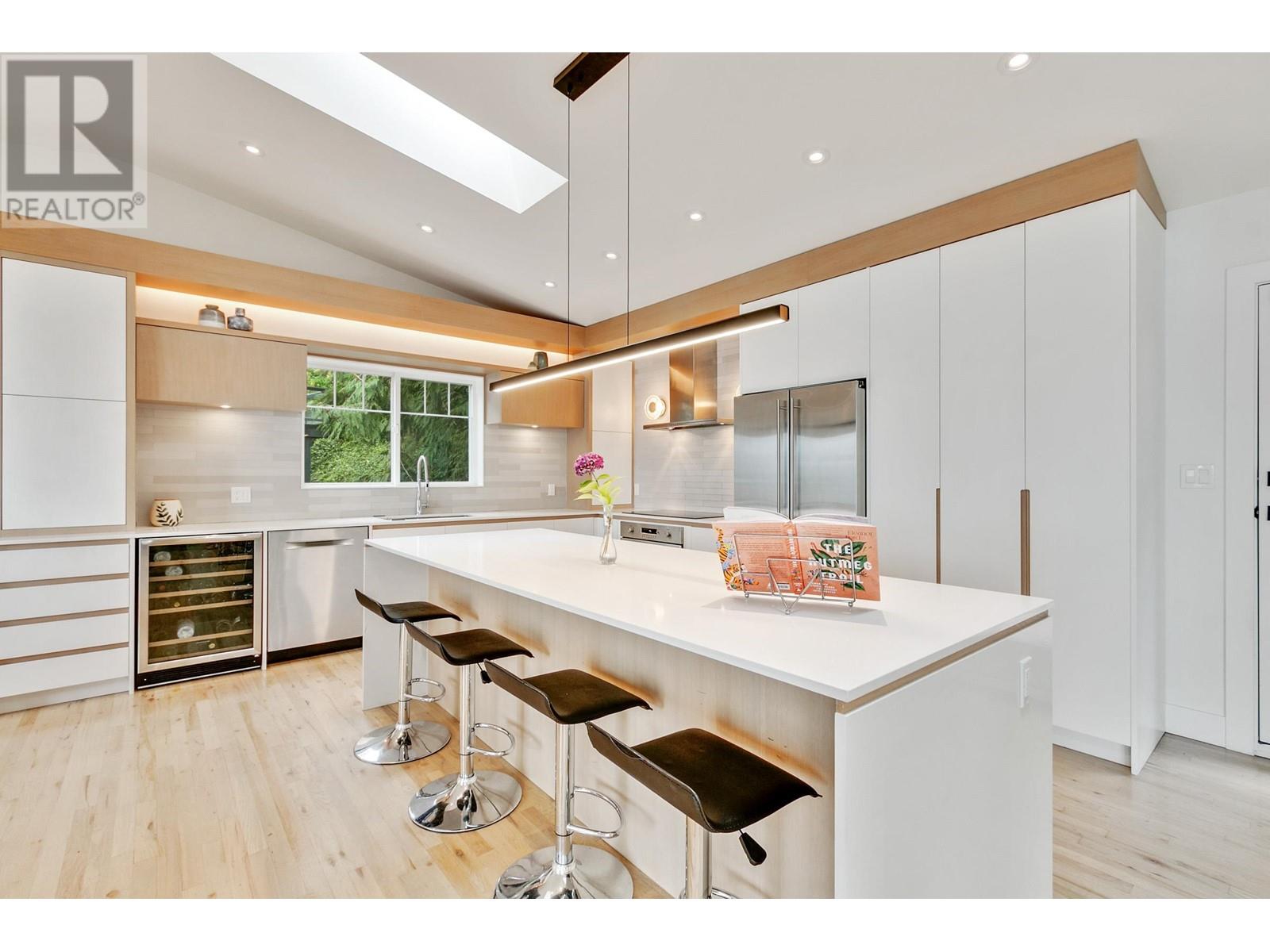 260 Kelvin Grove Way, Lions Bay, British Columbia  V0N 2E0 - Photo 8 - R2807946