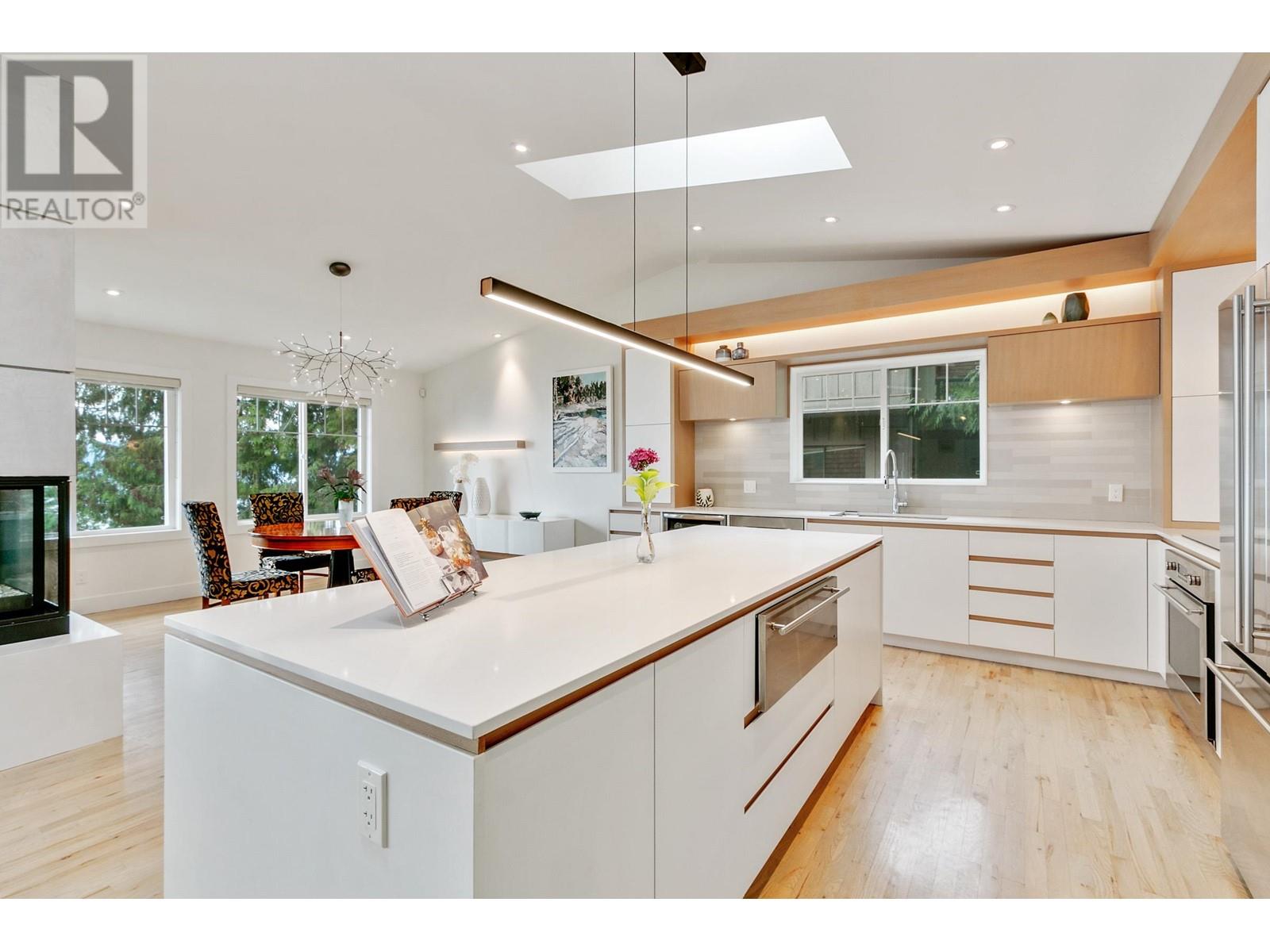 260 Kelvin Grove Way, Lions Bay, British Columbia  V0N 2E0 - Photo 9 - R2807946