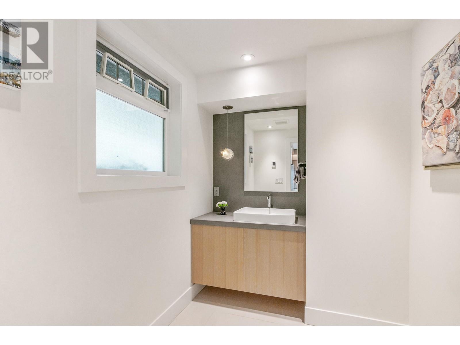 260 Kelvin Grove Way, Lions Bay, British Columbia  V0N 2E0 - Photo 11 - R2807946