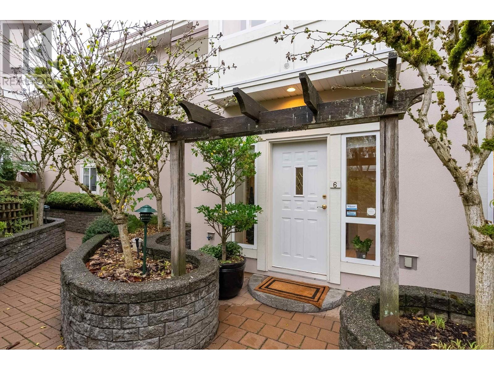 6 251 E 11th Street, North Vancouver, British Columbia  V7L 2G8 - Photo 2 - R2828019