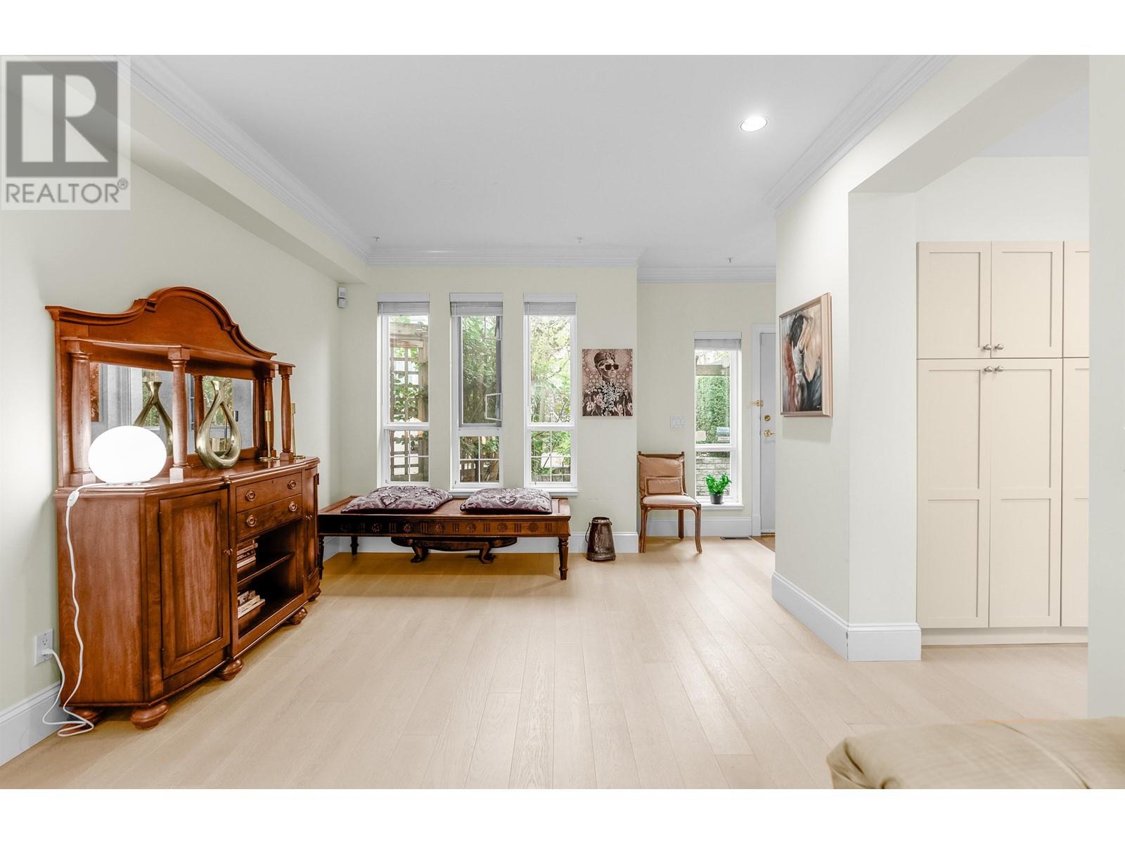 6 251 E 11th Street, North Vancouver, British Columbia  V7L 2G8 - Photo 4 - R2828019