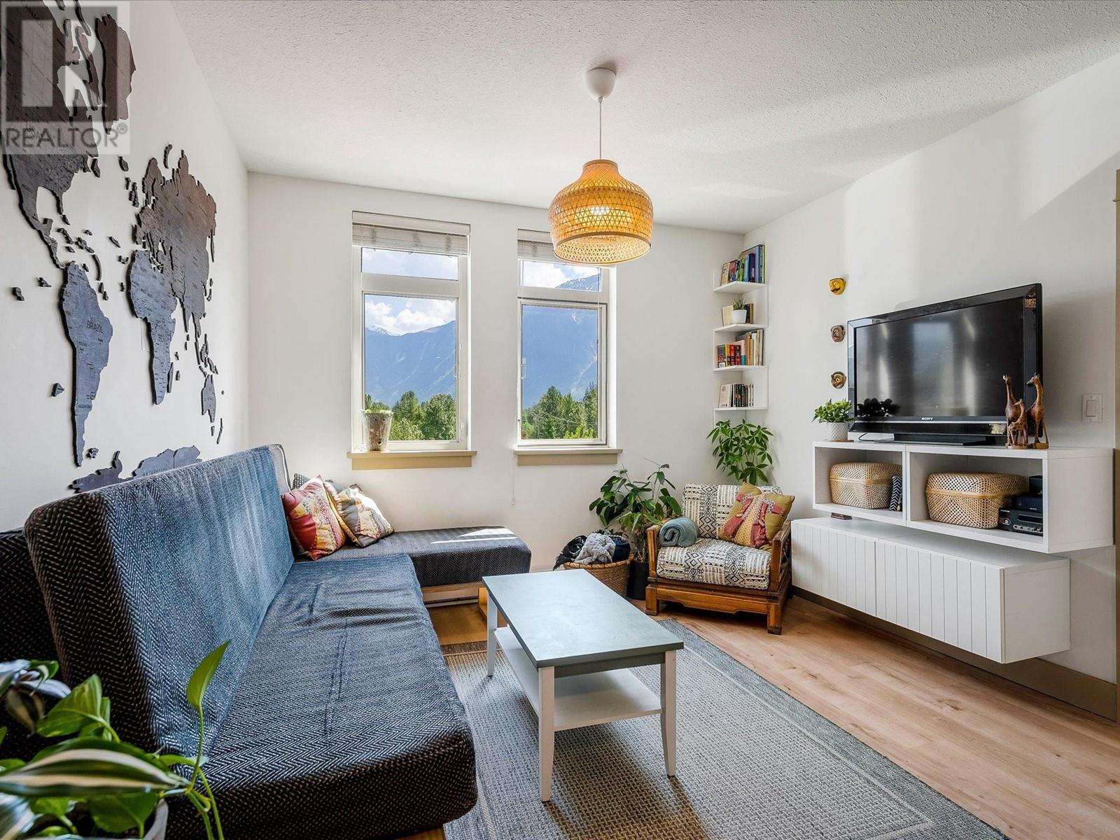 308 7330 Arbutus Street, Pemberton, British Columbia  V0N 2L1 - Photo 2 - R2830091