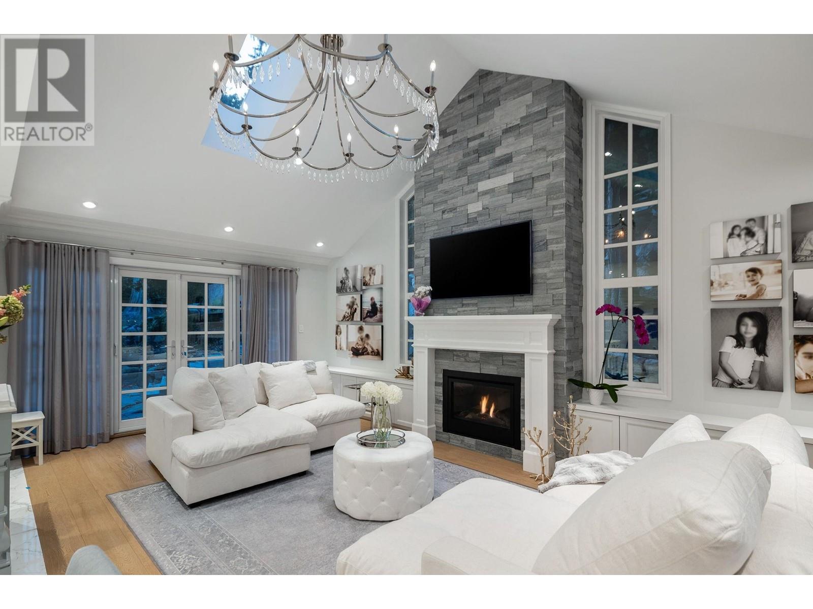 4619 Caulfeild Drive, West Vancouver, British Columbia  V7W 2T9 - Photo 8 - R2828368