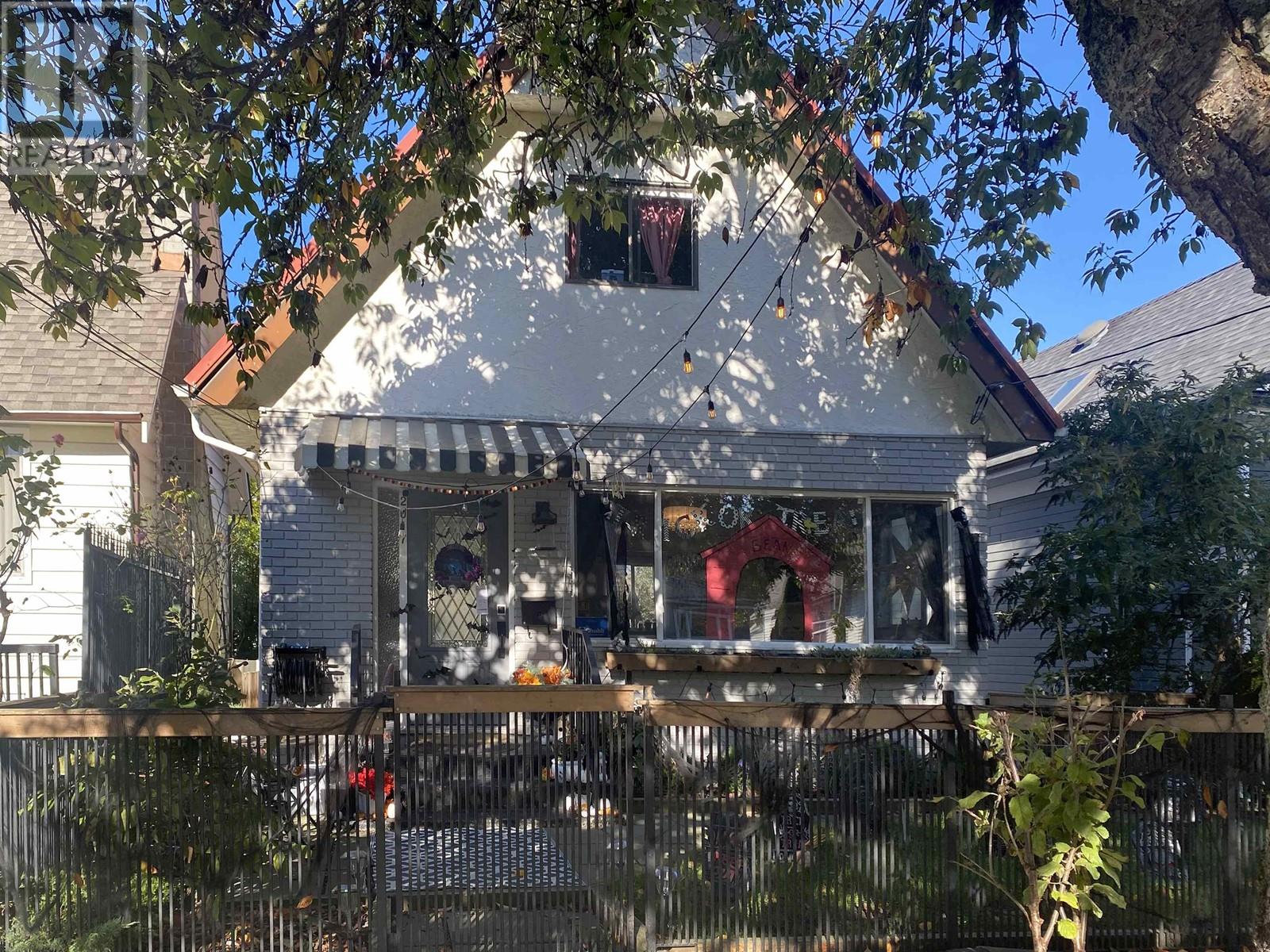 2017 Turner Street, Vancouver, British Columbia  V5L 2A2 - Photo 2 - R2828957