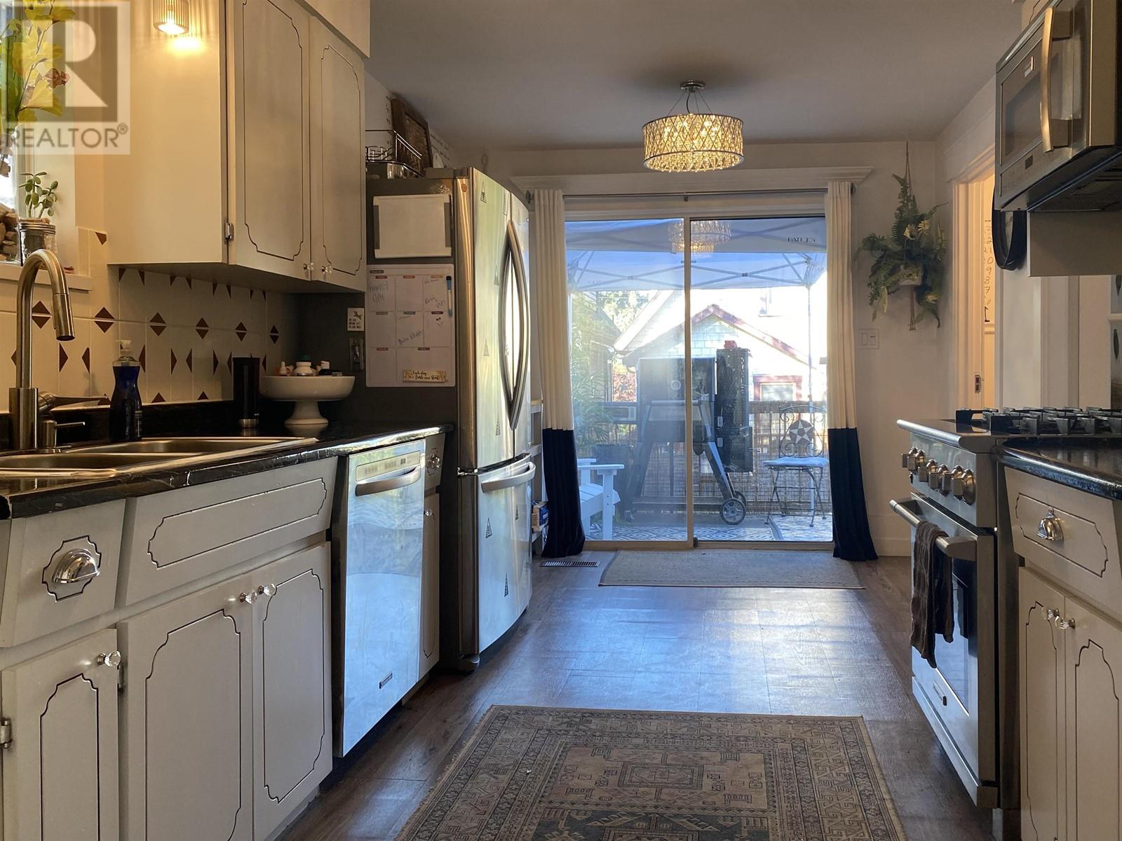 2017 Turner Street, Vancouver, British Columbia  V5L 2A2 - Photo 11 - R2828957