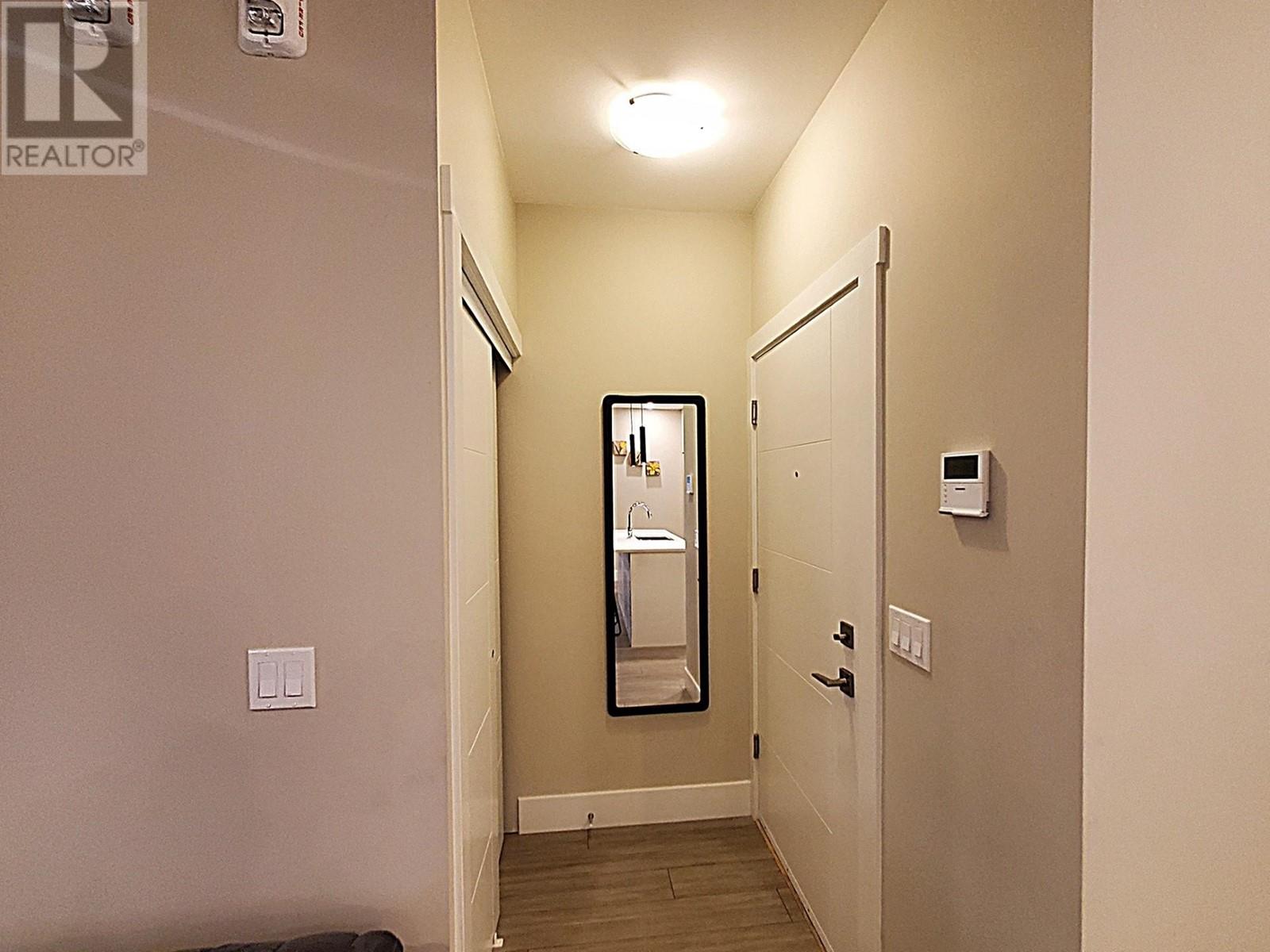 405 22335 Mcintosh Avenue, Maple Ridge, British Columbia  V2X 3C2 - Photo 4 - R2830110