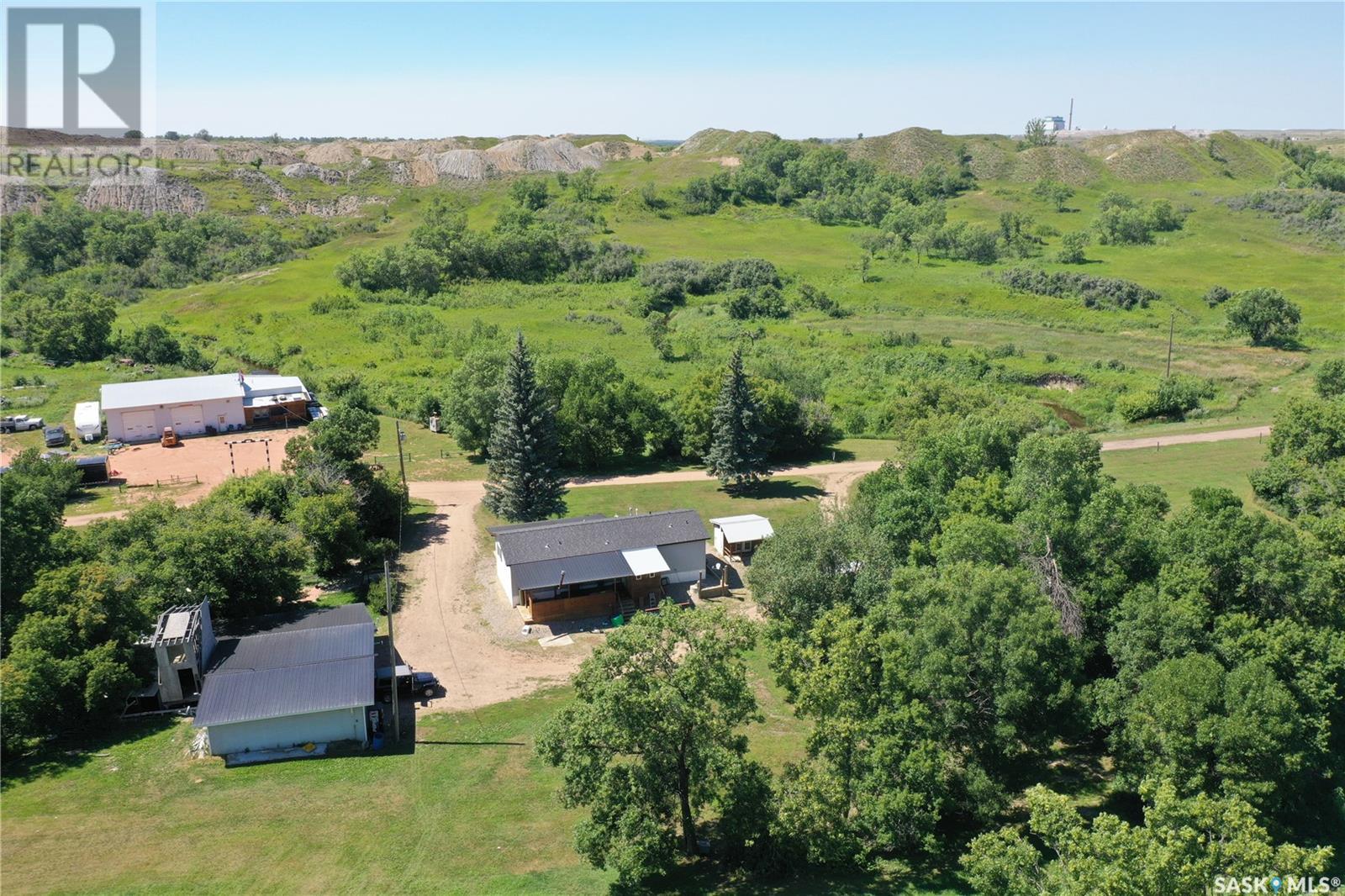Langen Homestead Acreage, Estevan Rm No. 5, Saskatchewan  S0C 0M0 - Photo 2 - SK951223