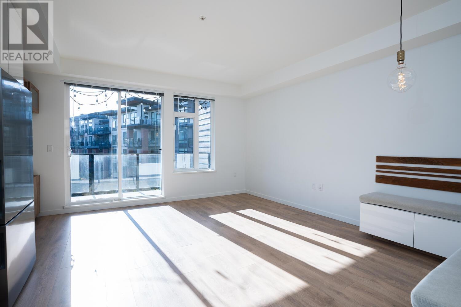 311 725 Marine Drive, North Vancouver, British Columbia  V7M 0G2 - Photo 3 - R2829840