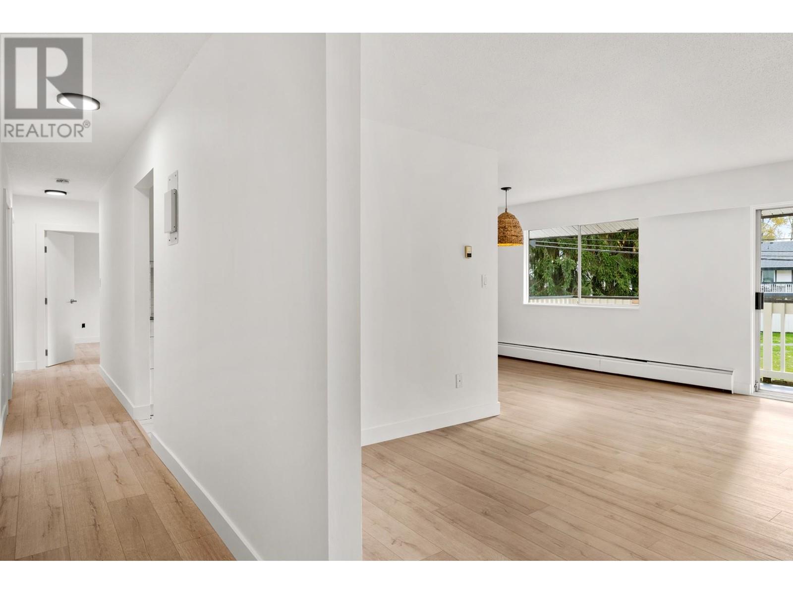 37 882 PREMIER STREET, north vancouver, British Columbia