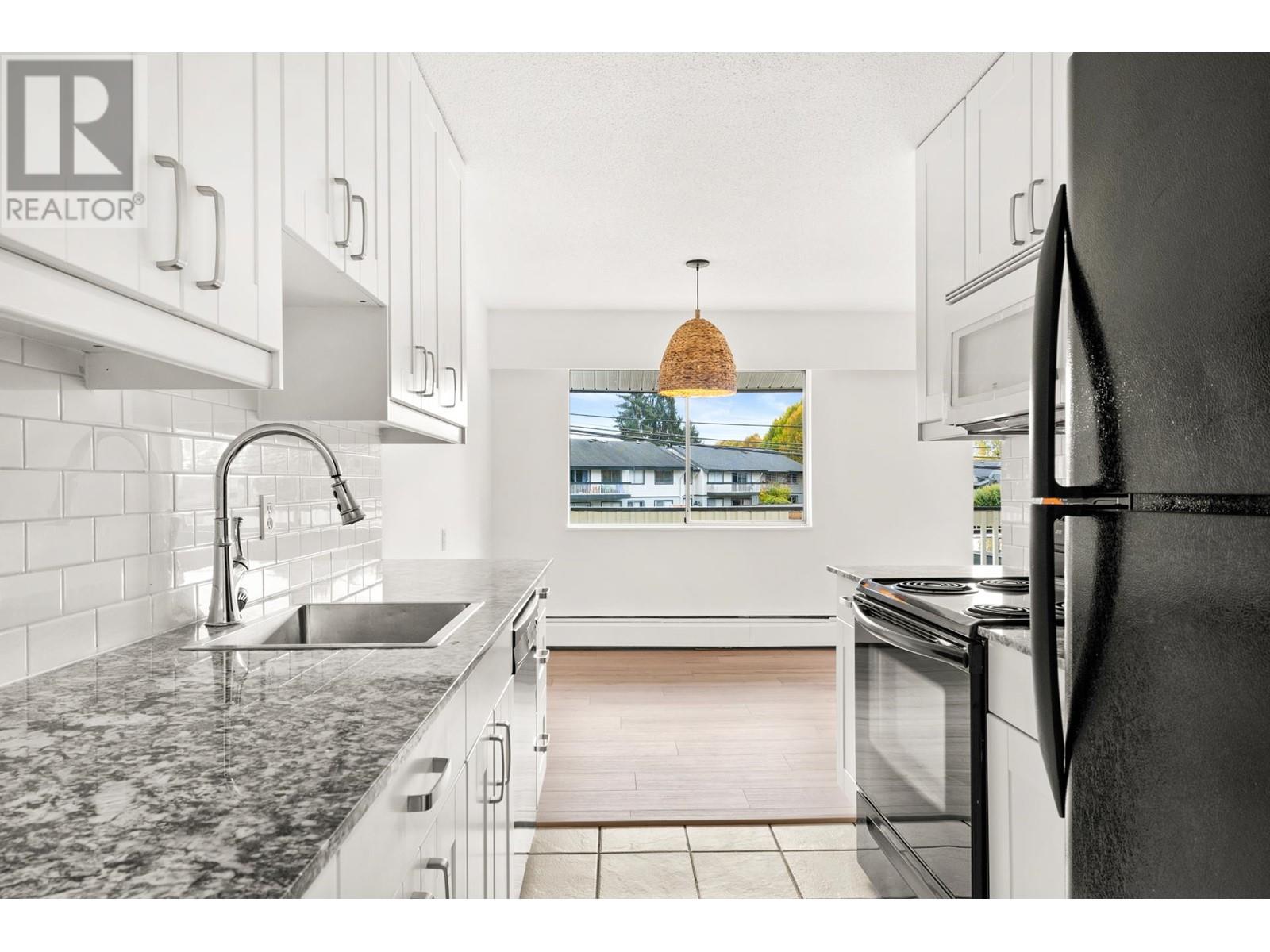 37 882 Premier Street, North Vancouver, British Columbia  V7J 2G8 - Photo 3 - R2830165