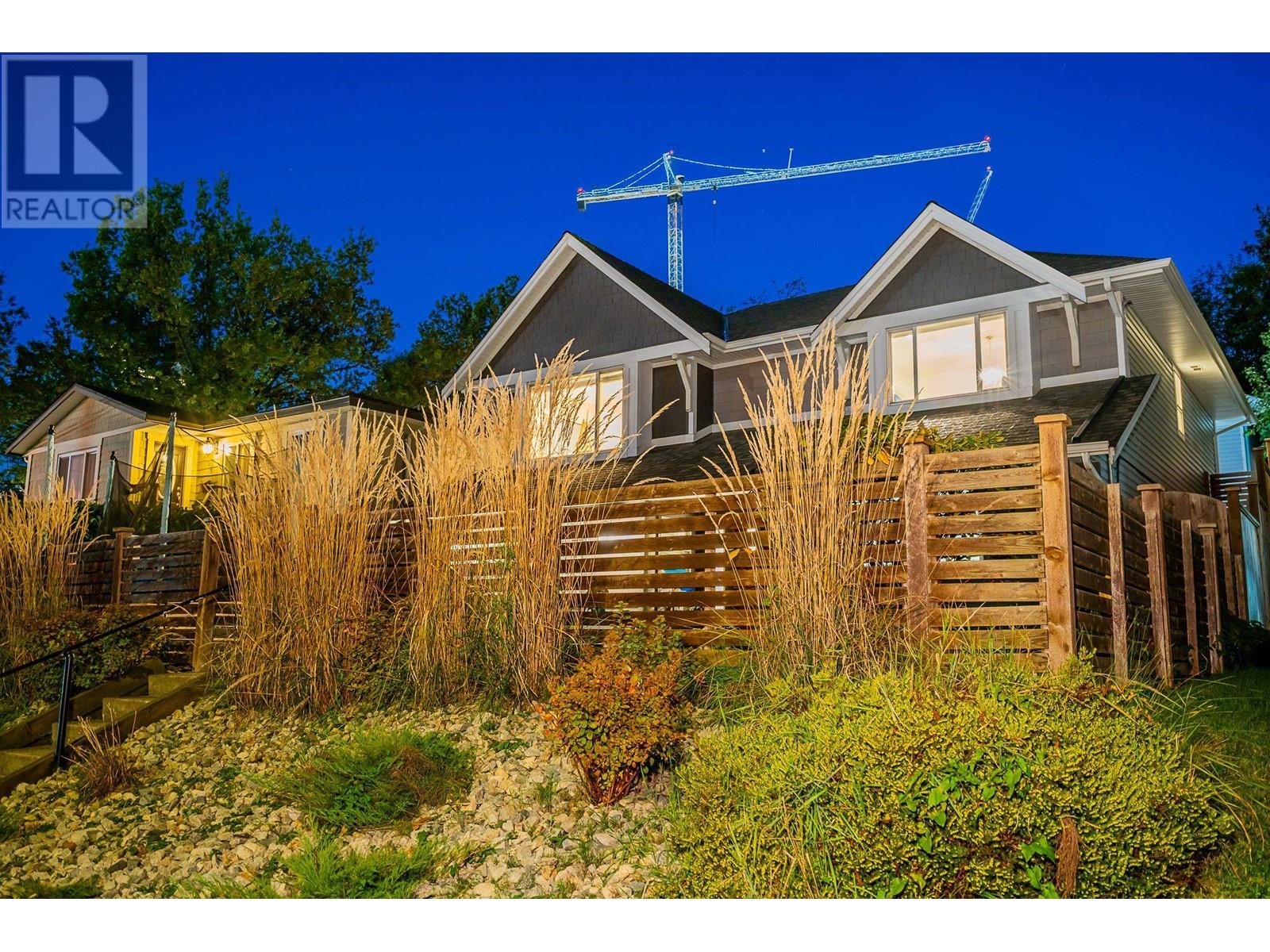 403 Wilson Street, New Westminster, British Columbia  V3L 3R5 - Photo 2 - R2830155