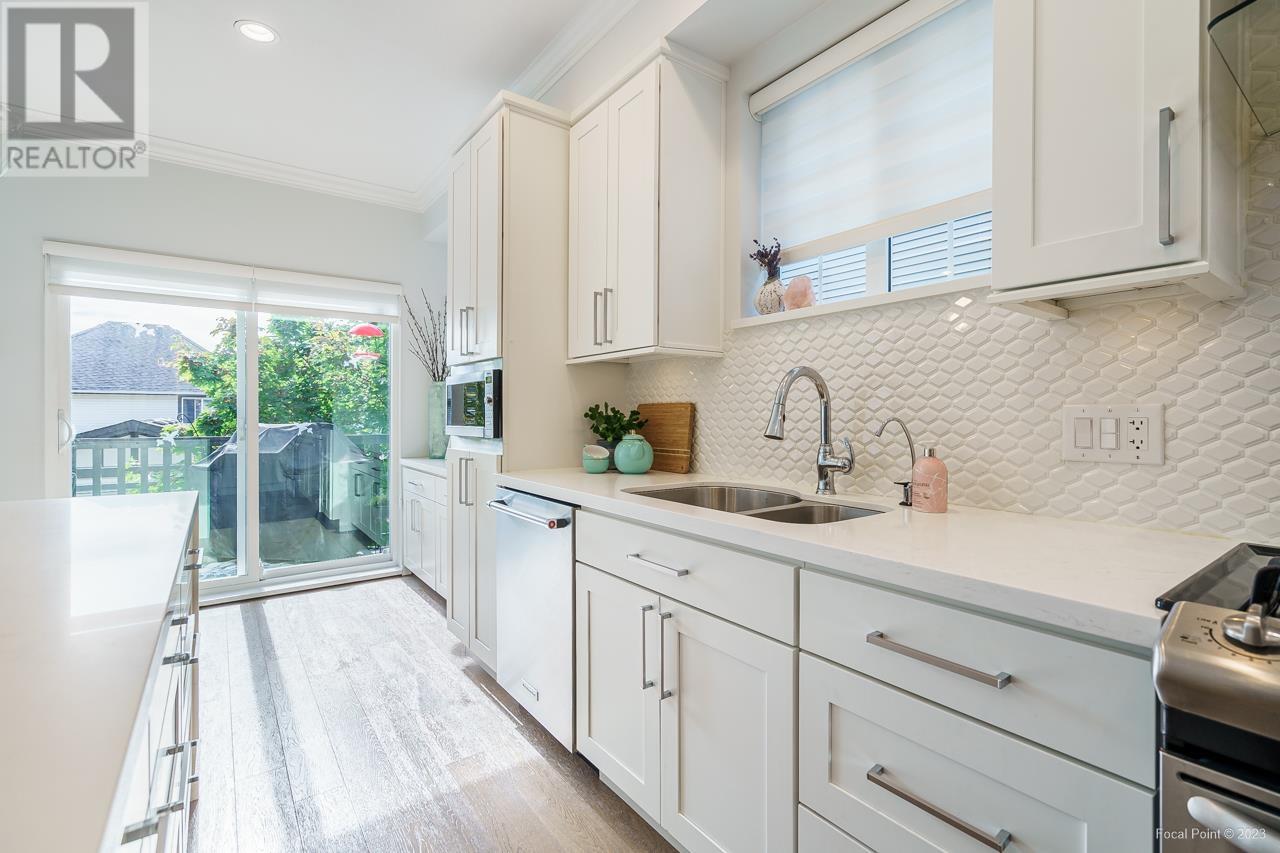 3349 Devonshire Avenue, Coquitlam, British Columbia  V3E 0B1 - Photo 10 - R2826894