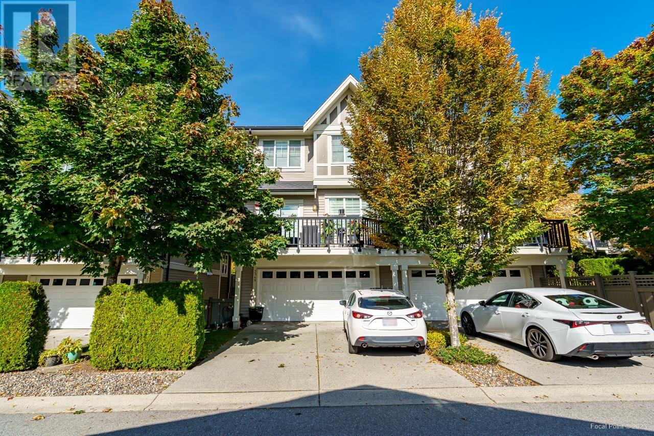 3349 Devonshire Avenue, Coquitlam, British Columbia  V3E 0B1 - Photo 1 - R2826894