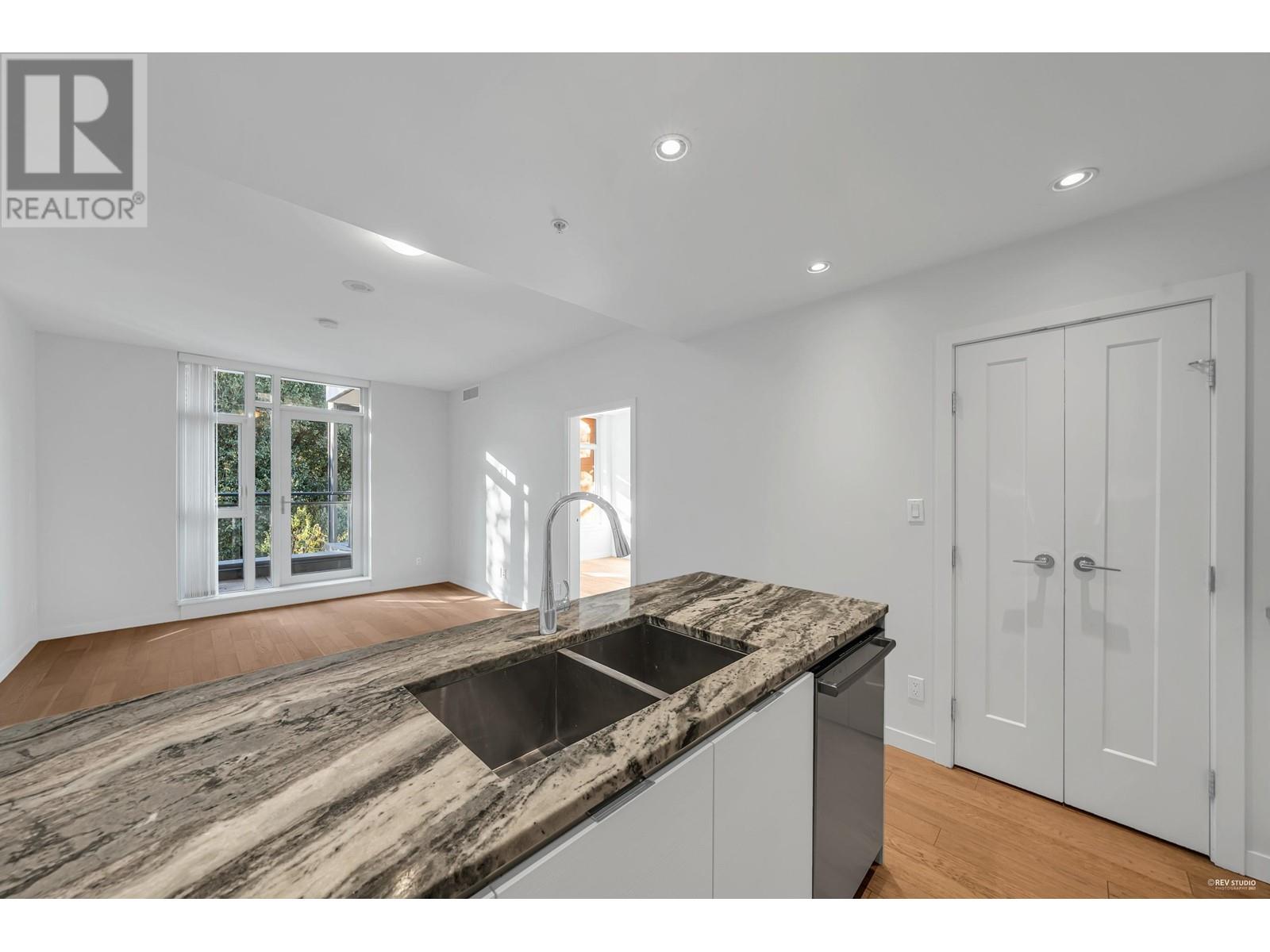 808 2033 W 10th Avenue, Vancouver, British Columbia  V6J 1Z4 - Photo 2 - R2830079