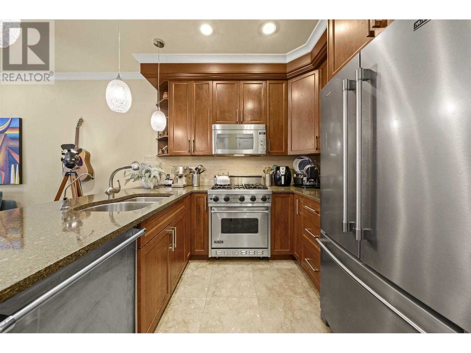 209 6688 Royal Avenue, West Vancouver, British Columbia  V7W 2B9 - Photo 5 - R2830228
