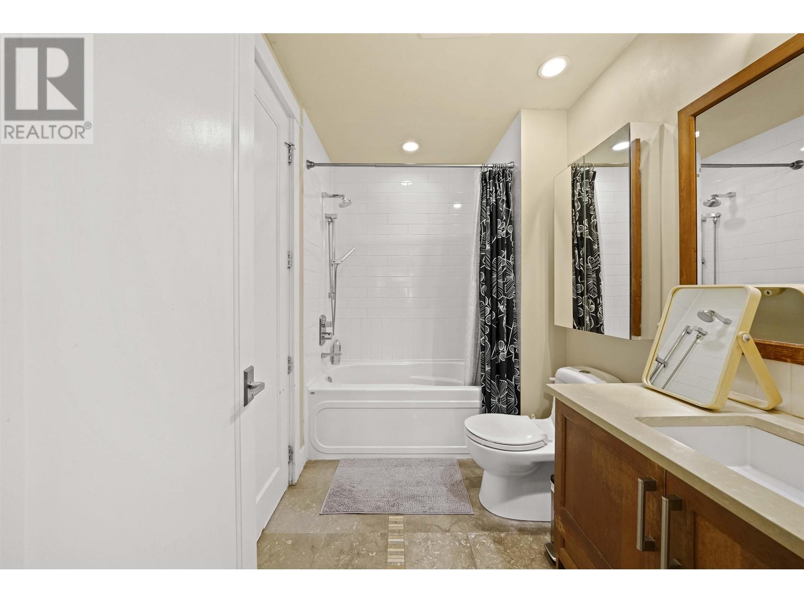 209 6688 Royal Avenue, West Vancouver, British Columbia  V7W 2B9 - Photo 7 - R2830228